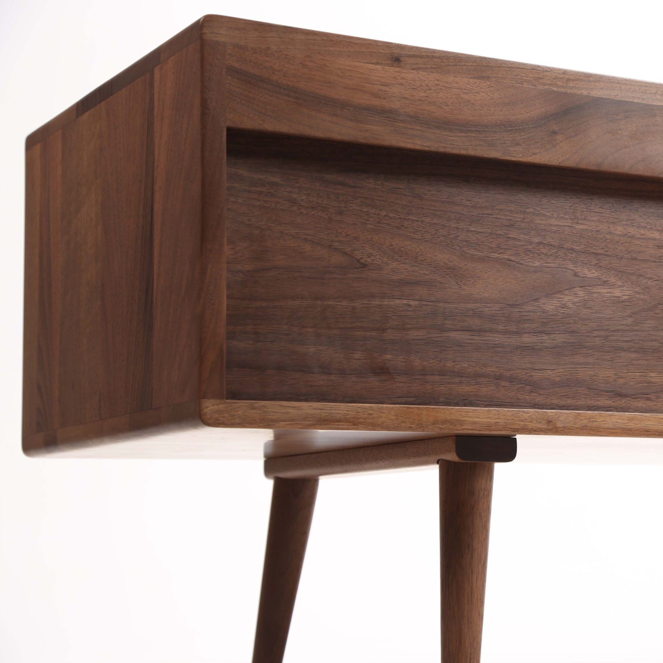 TV-Kommode Primo Bassa 160x41,5 cm, Material: Massivholz Nussbaum