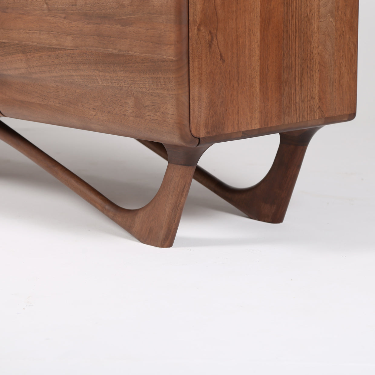 Kommode Antoni Alto 160x96cm, Material: Massivholz Nussbaum