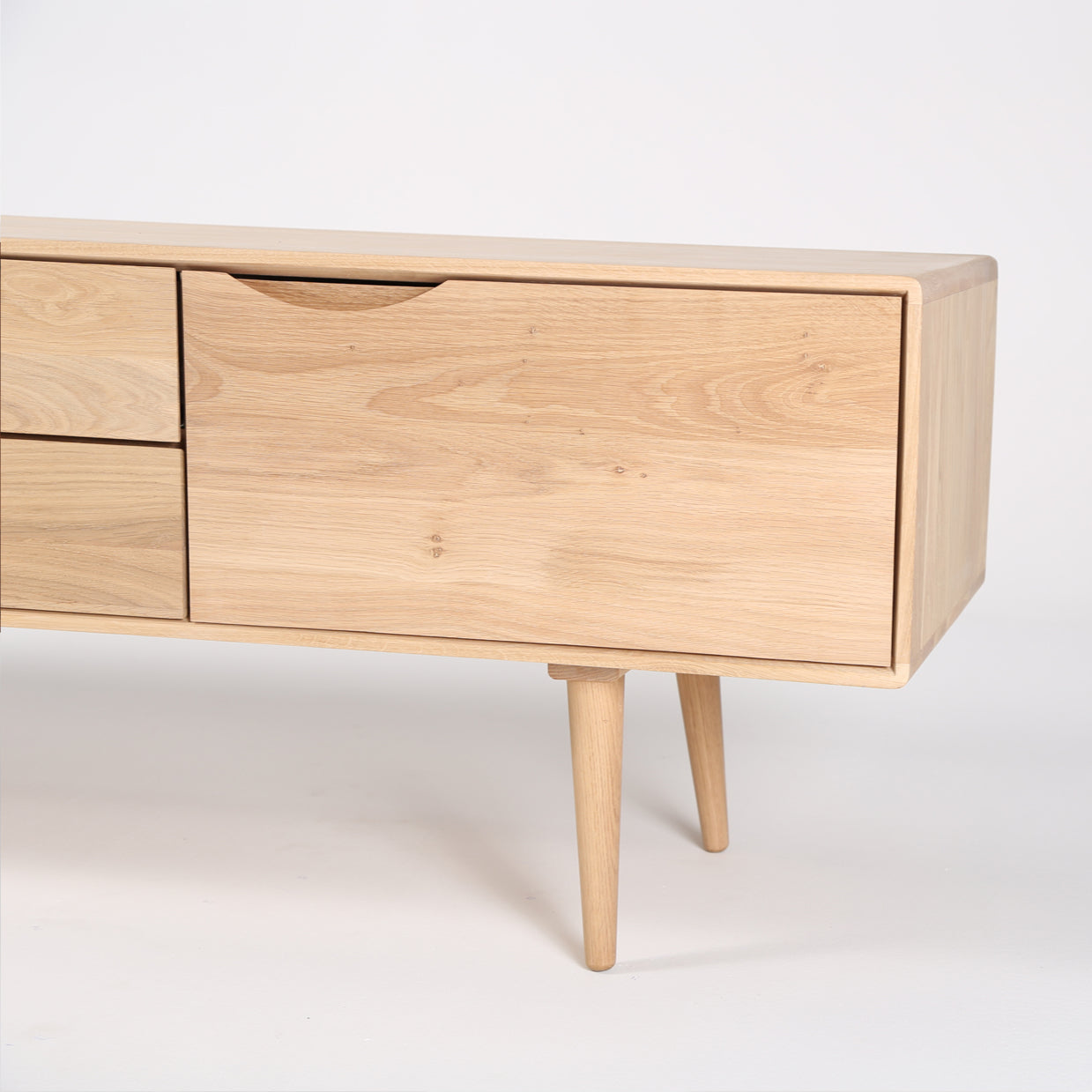 TV-Kommode Primo Bassa 160x41,5 cm, Material: Massivholz Eiche