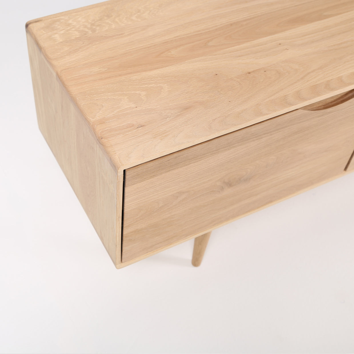 TV-Kommode Primo Bassa 160x41,5 cm, Material: Massivholz Eiche
