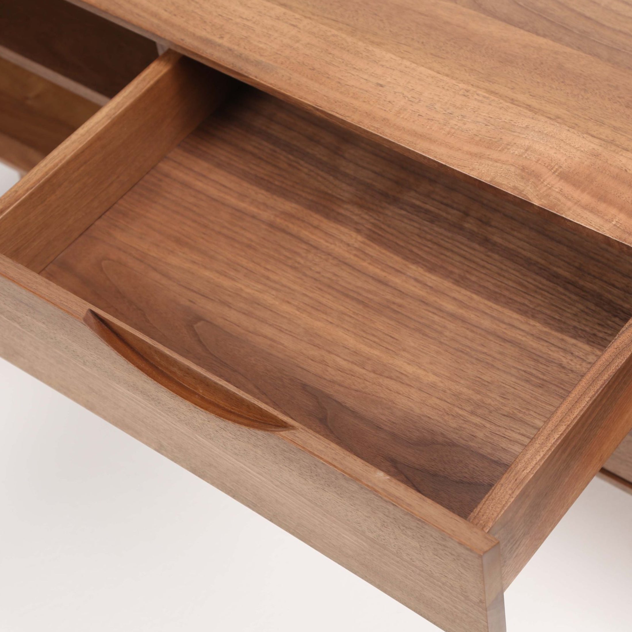 TV-Kommode Primo Bassa 160x41,5 cm, Material: Massivholz Nussbaum