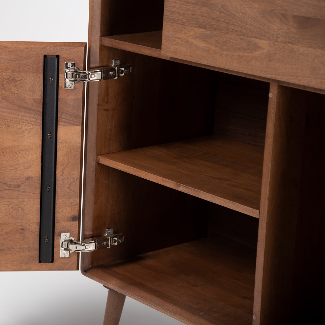 Kommode Mua 74,3x131,8 cm, Material: Massivholz Walnuss