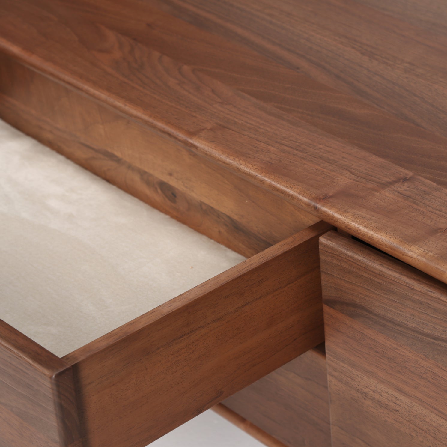 TV-Kommode Linea 180x44,5 cm, Material: Massivholz Walnuss