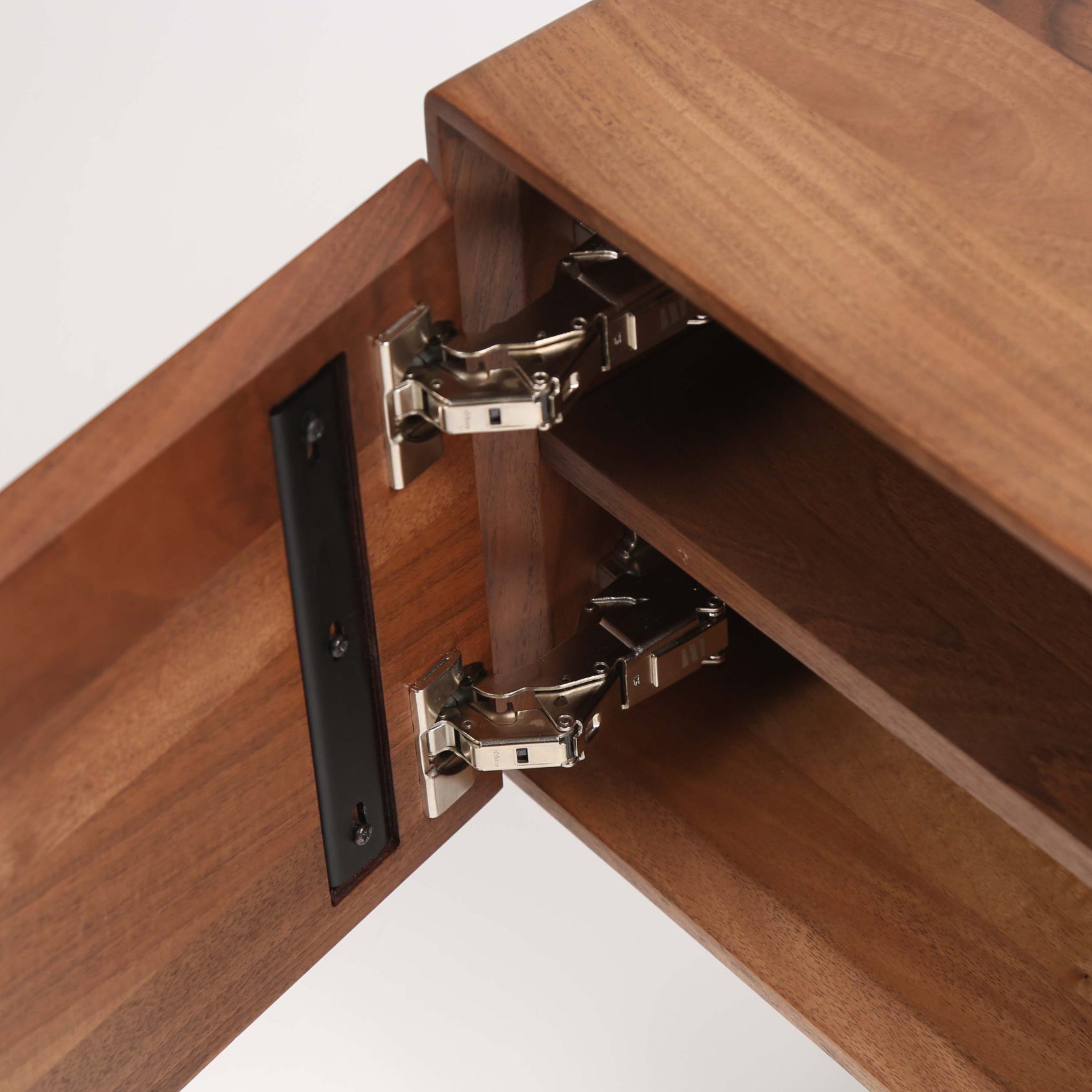 TV-Kommode Primo Bassa 160x41,5 cm, Material: Massivholz Nussbaum