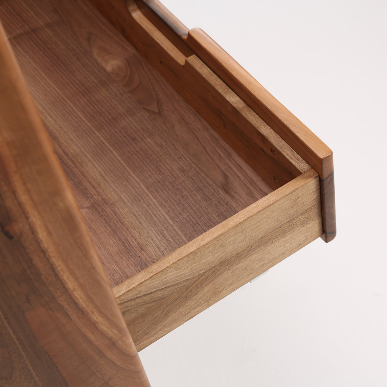 Kommode Amadeo 66x110cm, Material: Massivholz Nussbaum