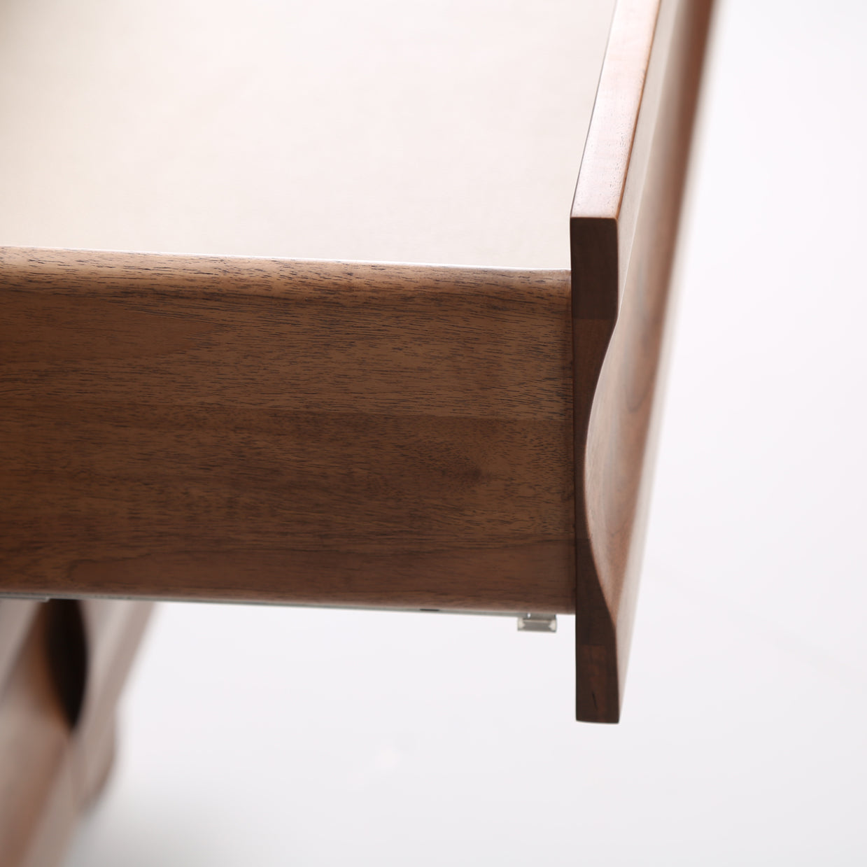 Kommode Antoni Alto 160x96cm, Material: Massivholz Nussbaum
