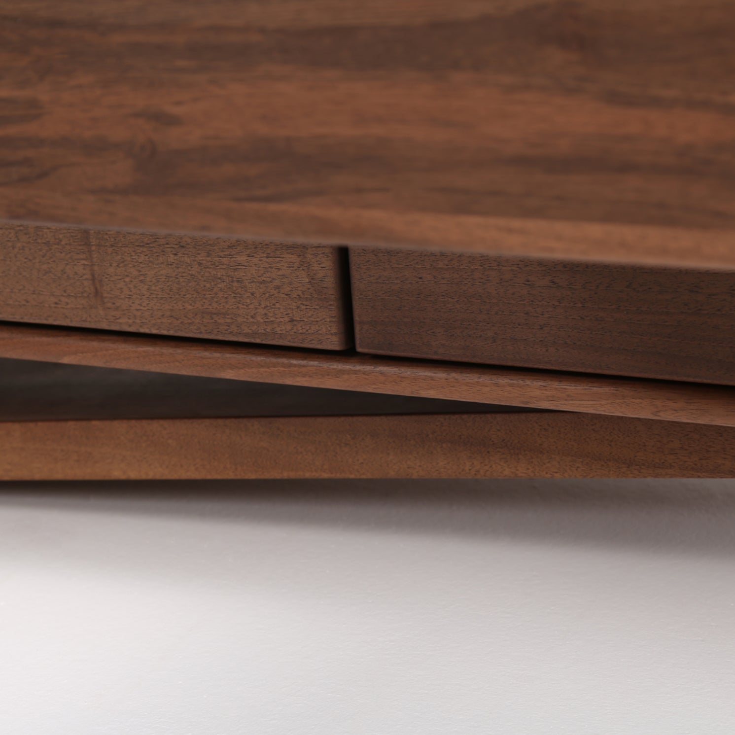TV-Kommode Linea 180x44,5 cm, Material: Massivholz Walnuss