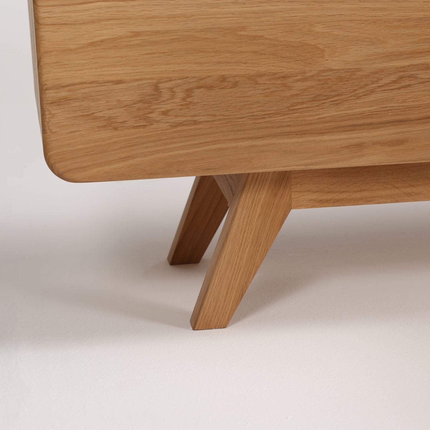 TV-Kommode Luba 180x40,3 cm, Material: Massivholz Eiche