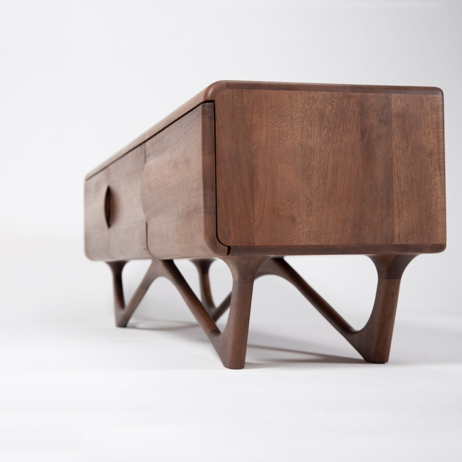 TV-Kommode Antoni 160x45 cm, Material: Massivholz Nussbaum