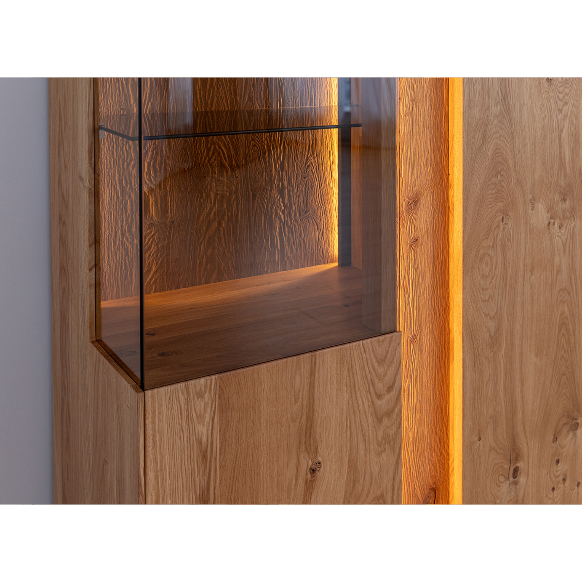 Vitrine Collodi 84,50x205cm, Material: Massivholz Eiche