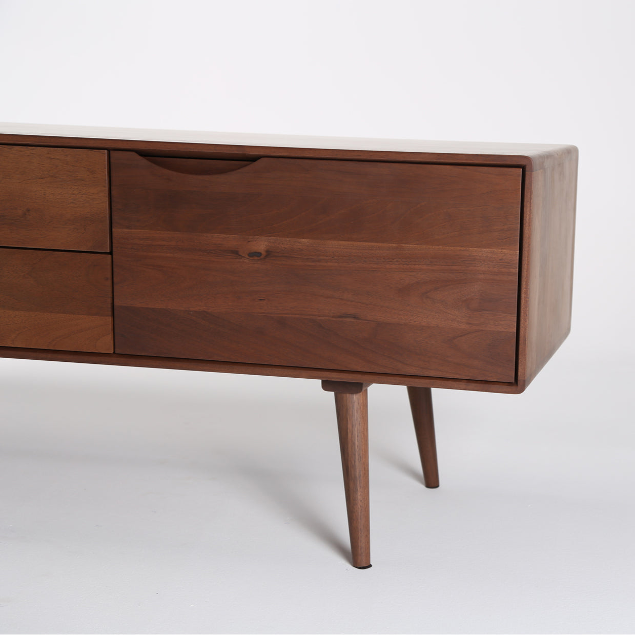 TV-Kommode Primo Bassa 160x41,5 cm, Material: Massivholz Nussbaum