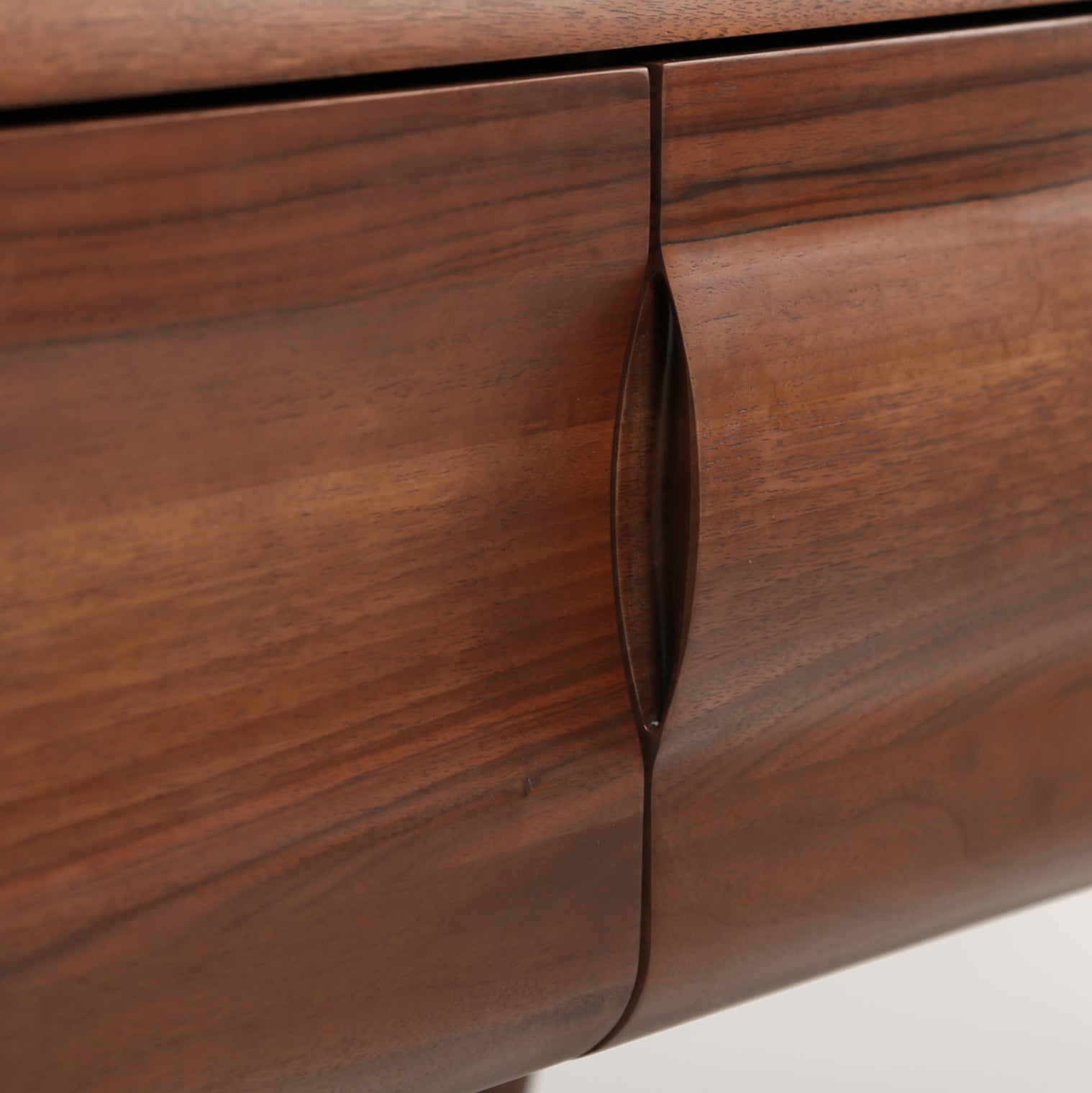 TV-Kommode Antoni 160x45 cm, Material: Massivholz Nussbaum