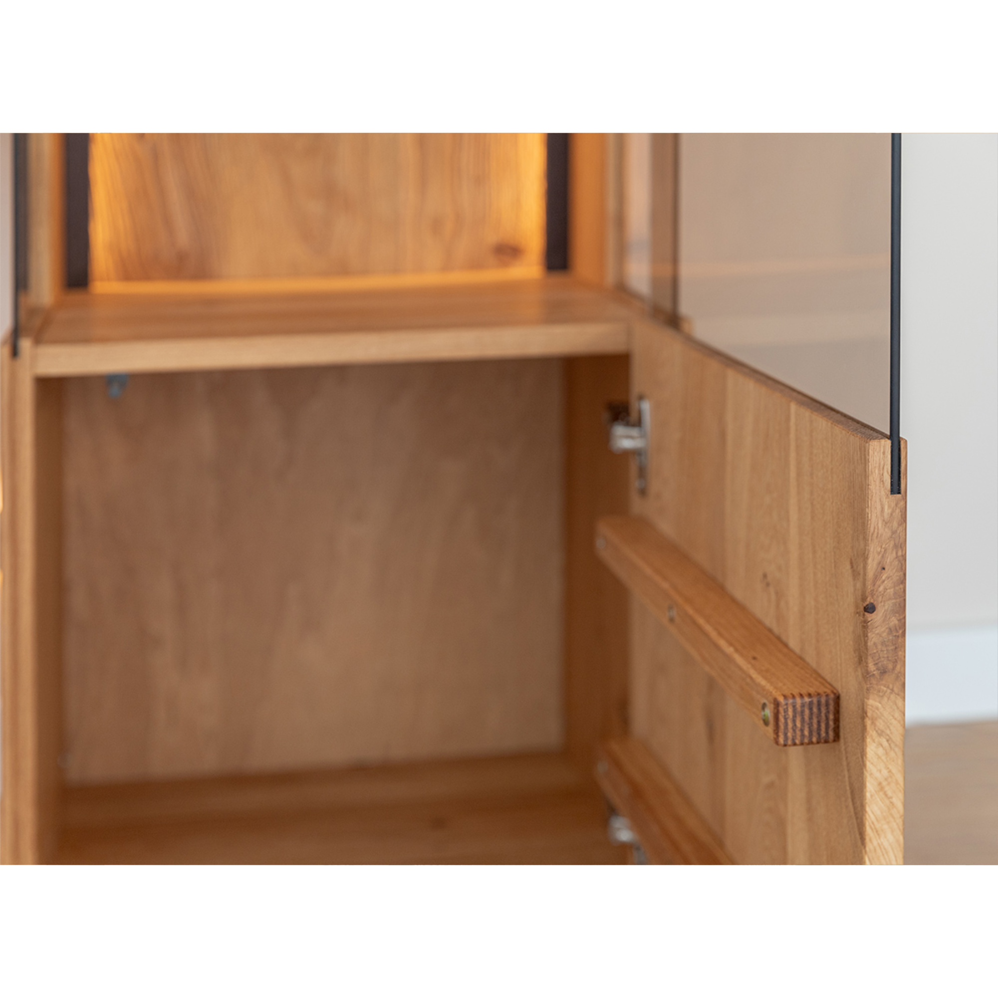 Vitrine Collodi 73x195cm, Material: Massivholz Eiche
