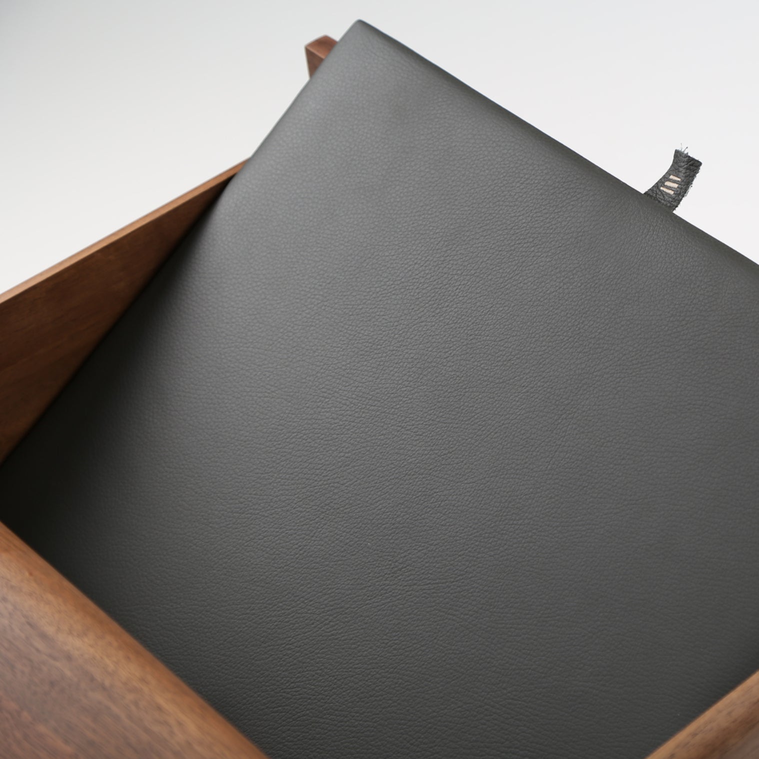 TV-Kommode Antoni 160x45 cm, Material: Massivholz Nussbaum