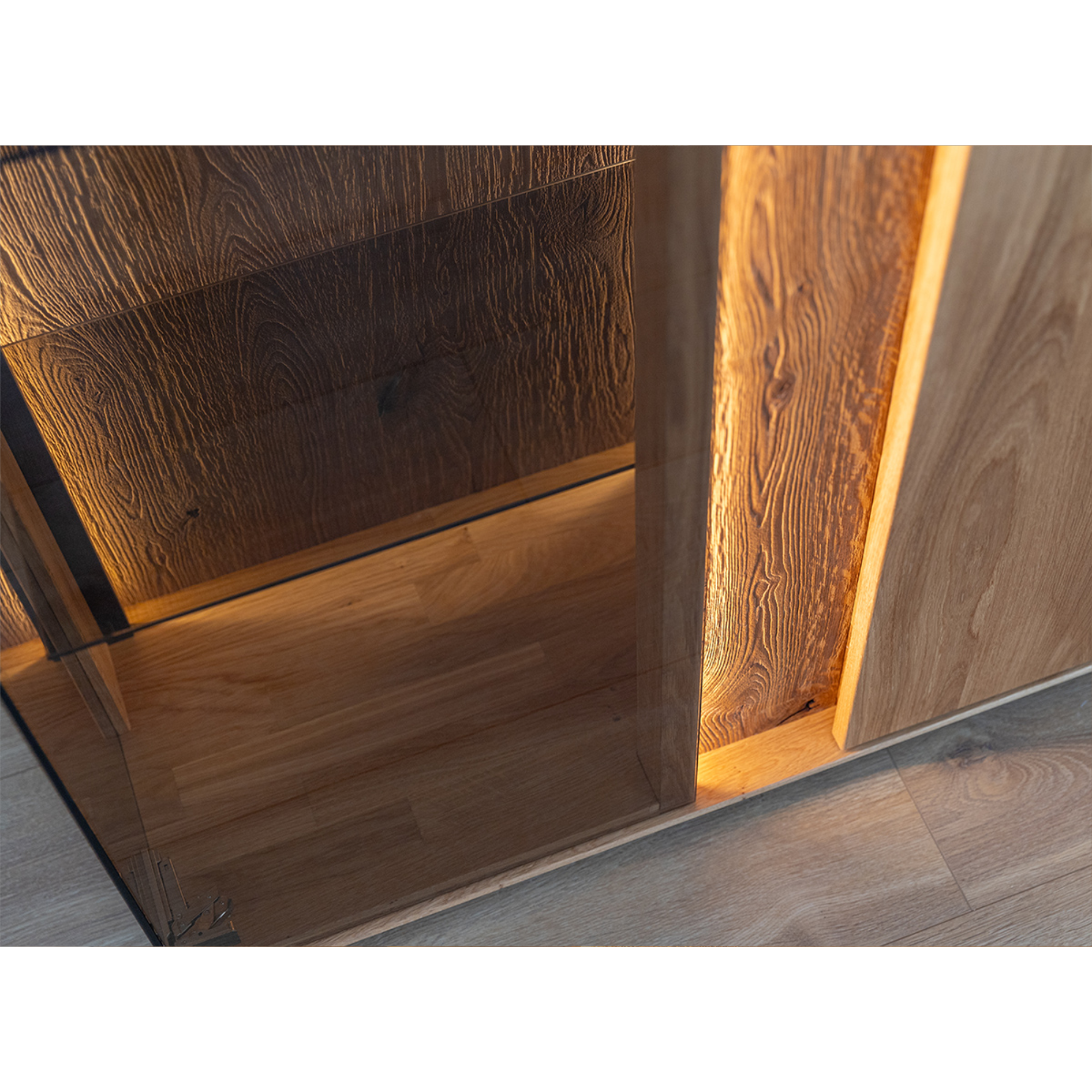 Vitrine Collodi 135x115cm, Material: Massivholz Eiche