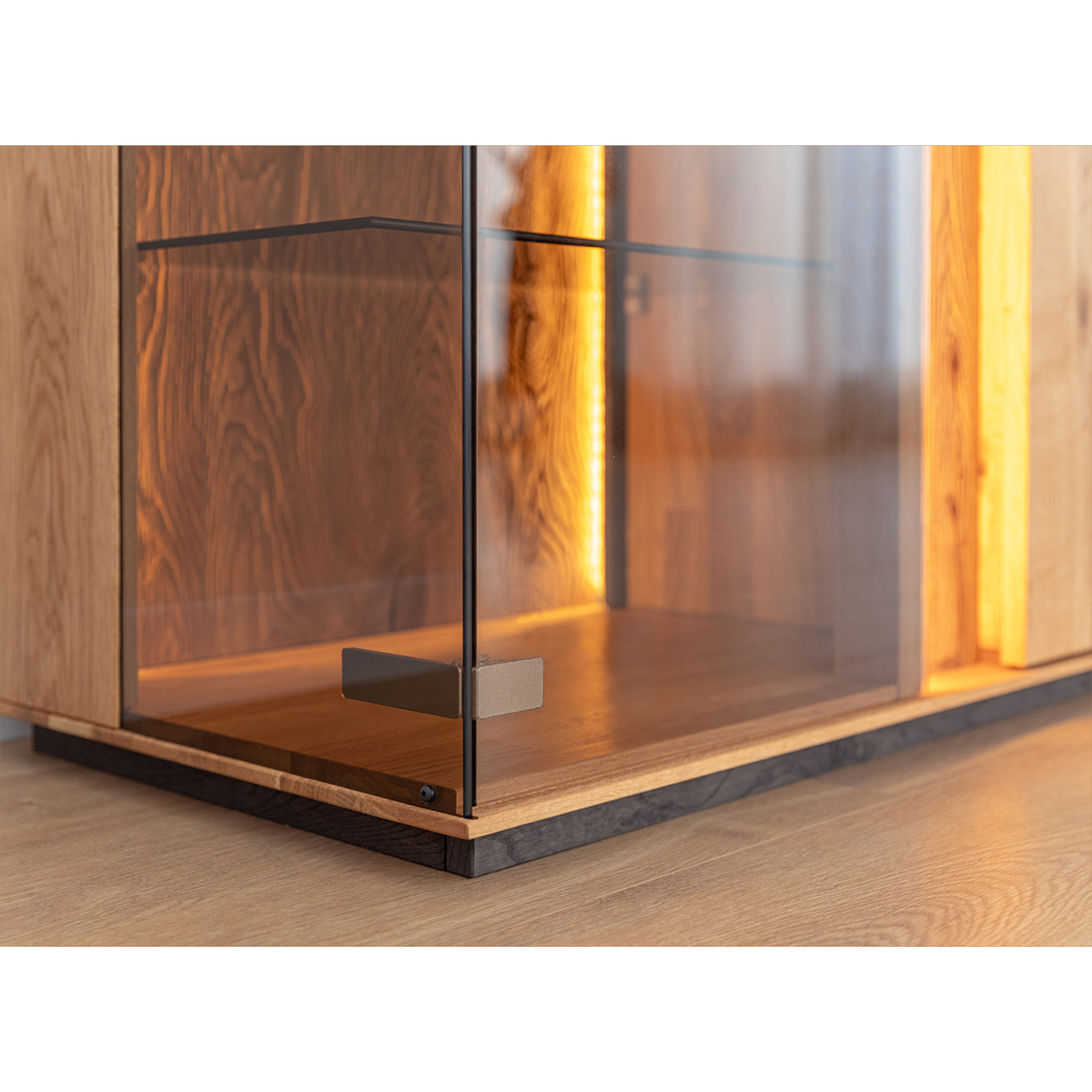 TV Kommode Collodi mit Glas, Material: Massivholz Eiche