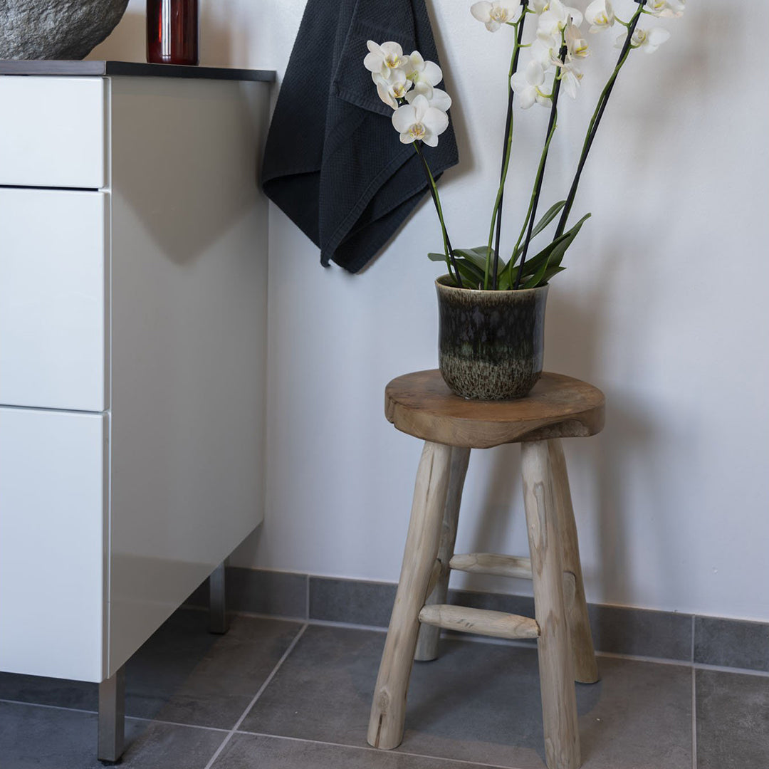 Badia Hocker, Material: Teakholz