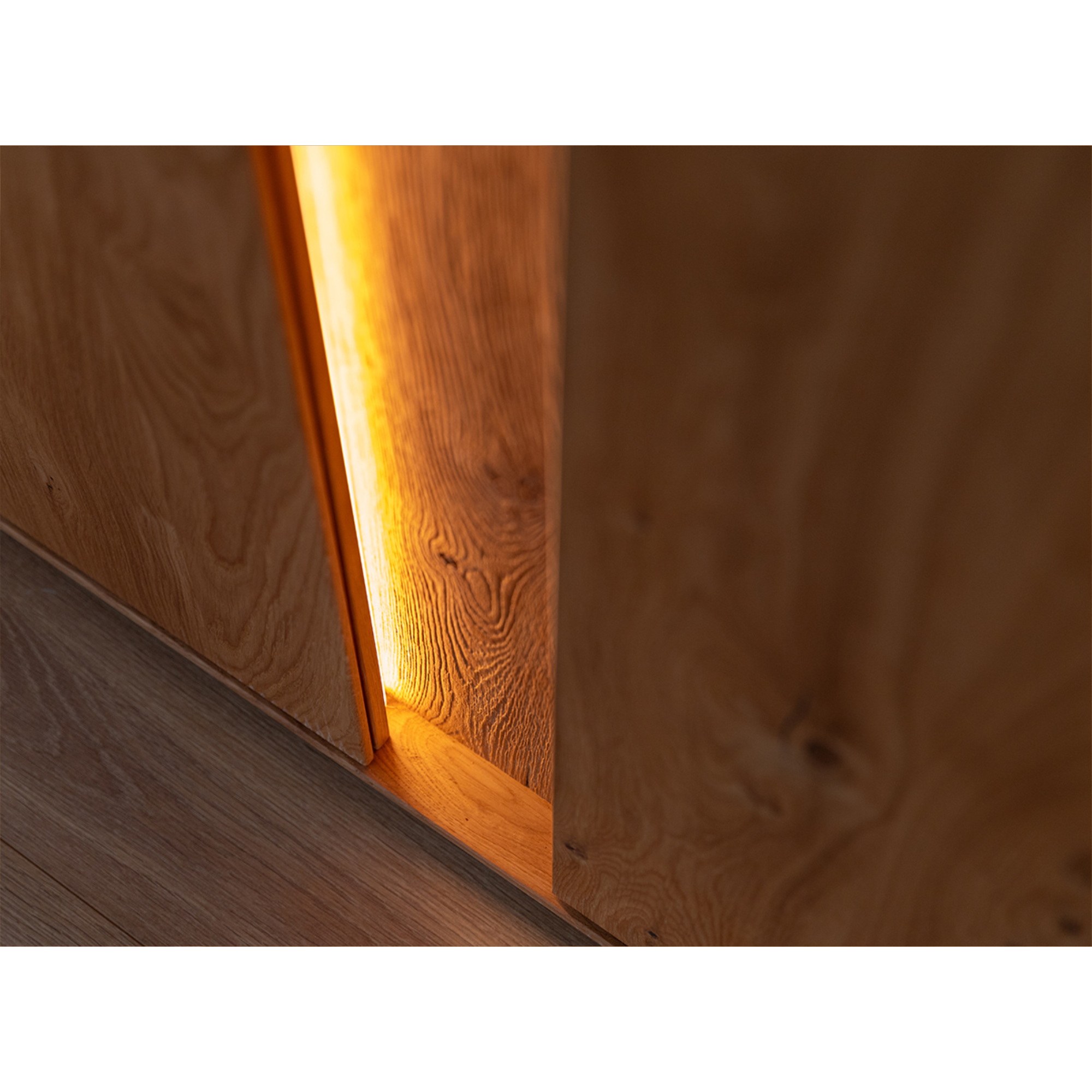 Vitrine Collodi 84,50x205cm, Material: Massivholz Eiche