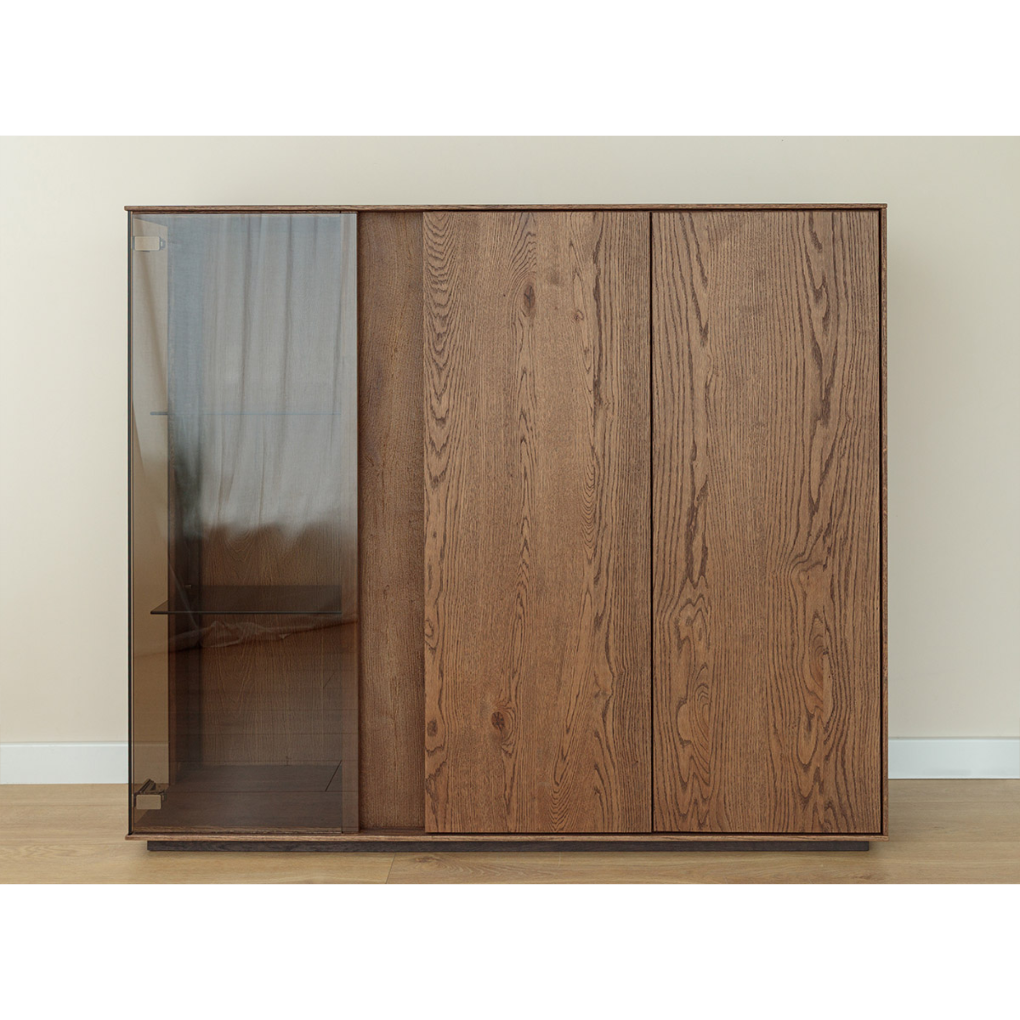 Vitrine Collodi 135x115cm, Material: Massivholz Eiche