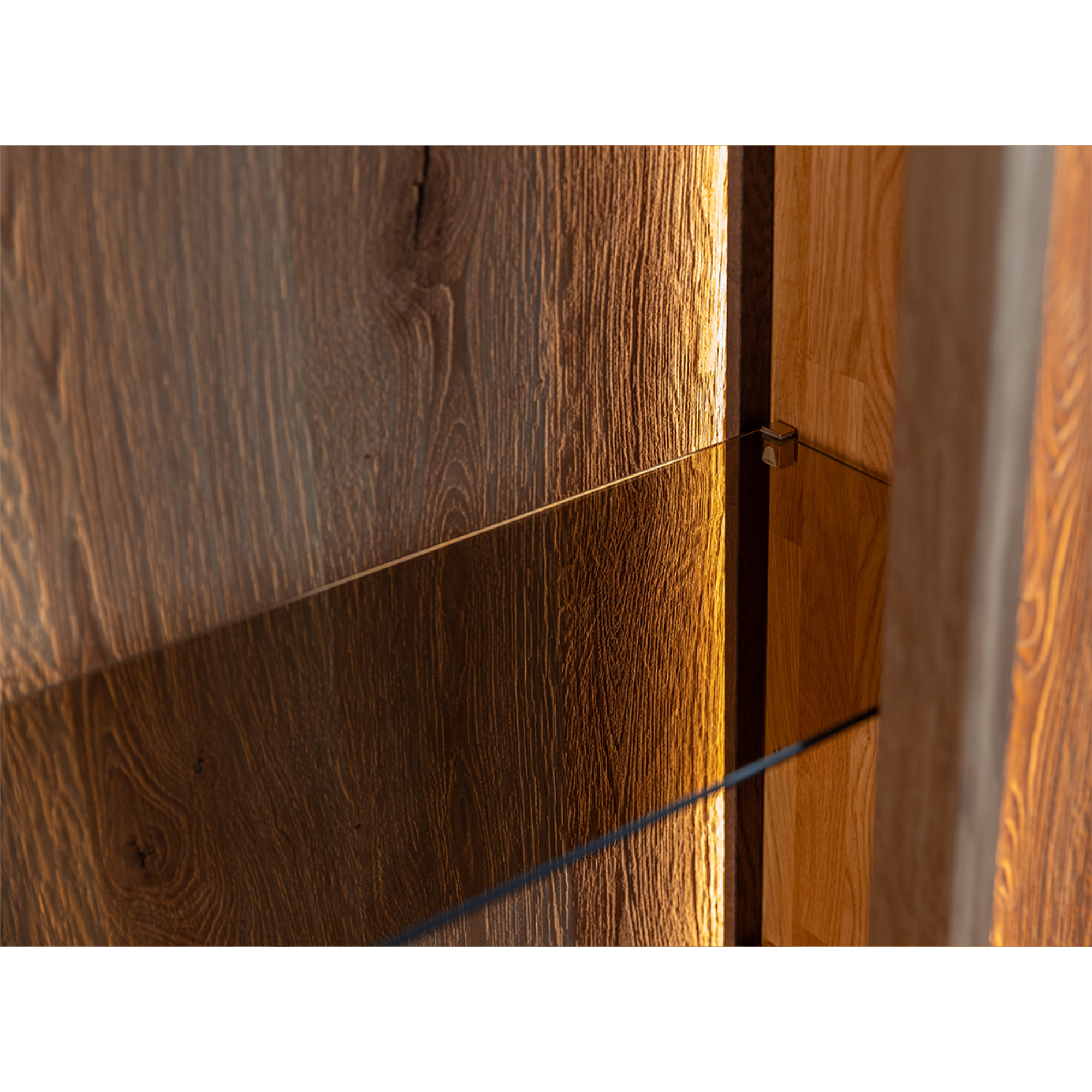 Vitrine Collodi 135x115cm, Material: Massivholz Eiche