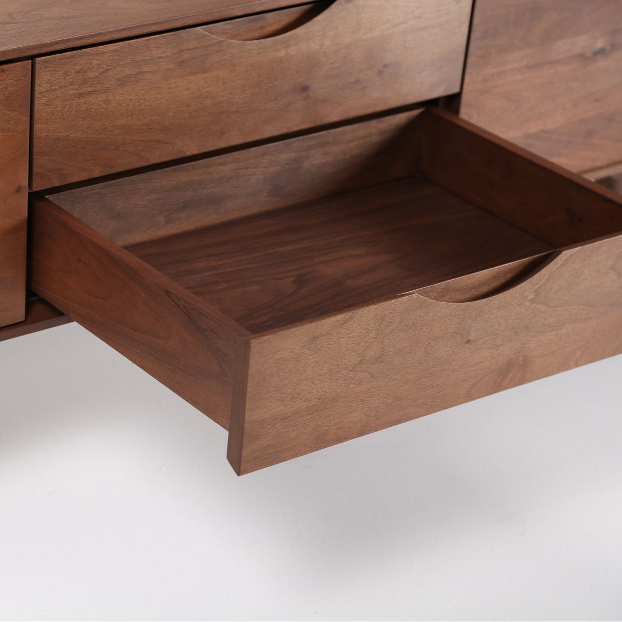 TV-Kommode Primo Bassa 160x41,5 cm, Material: Massivholz Nussbaum