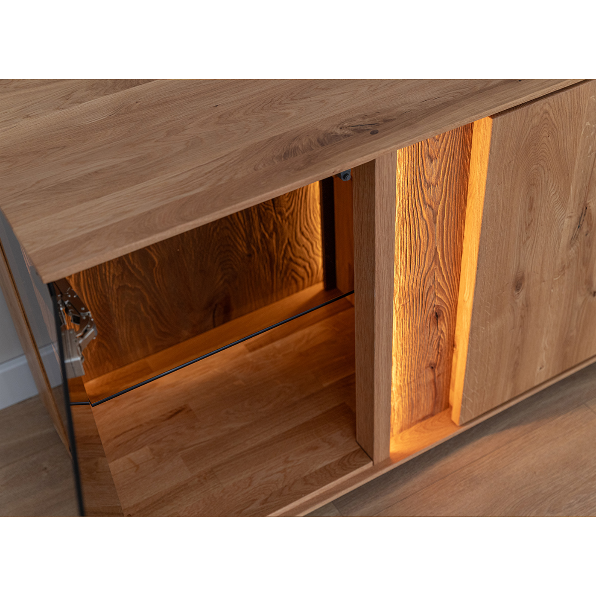 TV Kommode Collodi mit Glas, Material: Massivholz Eiche