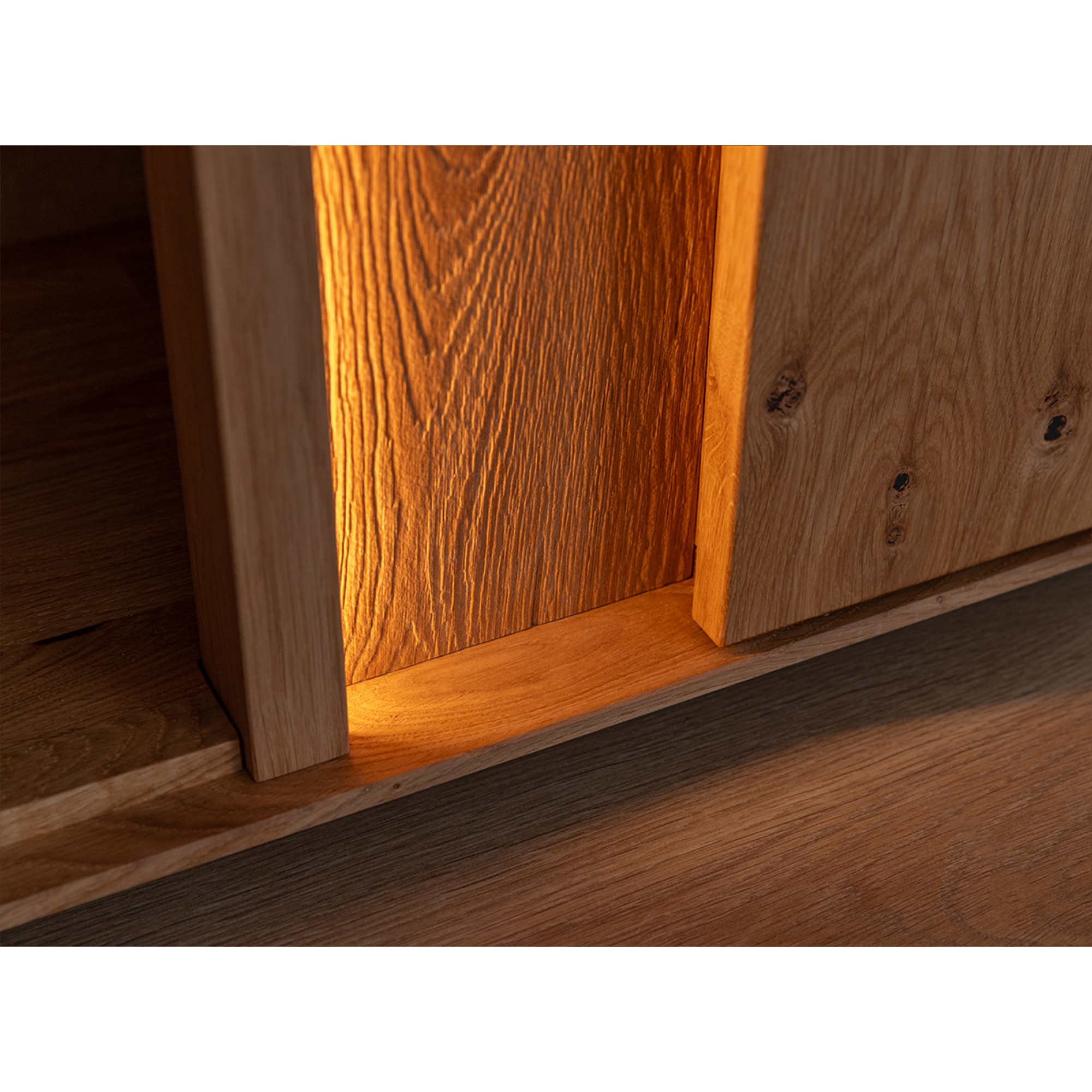 Vitrine Collodi 84,50x205cm, Material: Massivholz Eiche