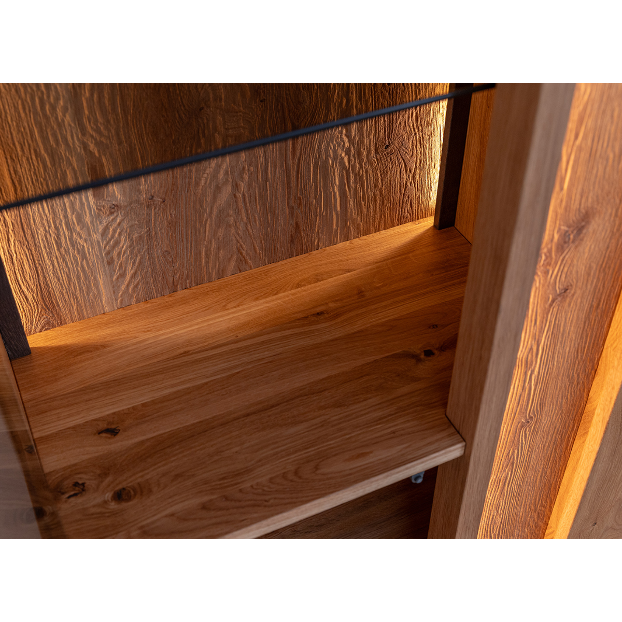 Vitrine Collodi 84,50x205cm, Material: Massivholz Eiche
