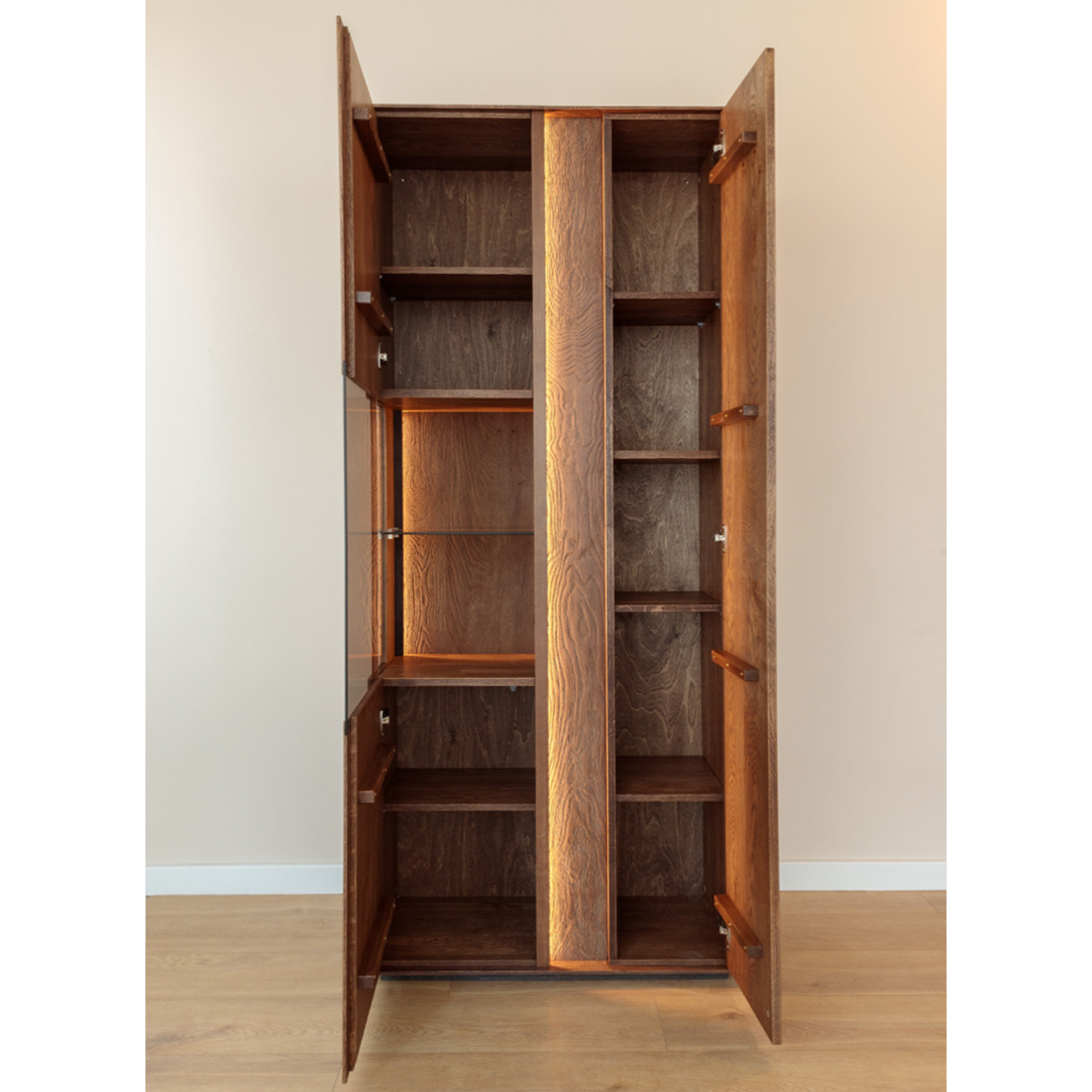 Vitrine Collodi 84,50x205cm, Material: Massivholz Eiche