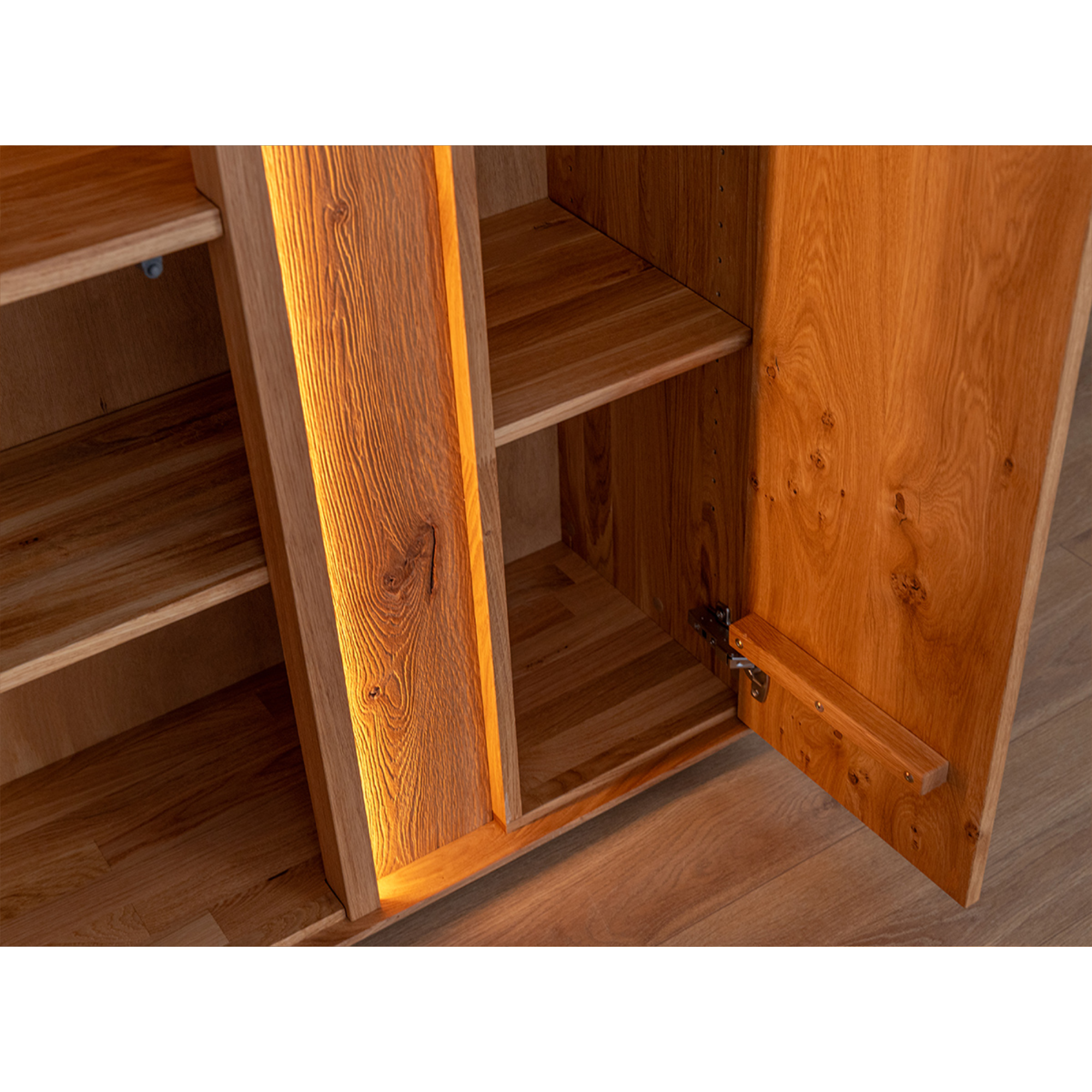 Vitrine Collodi 84,50x205cm, Material: Massivholz Eiche
