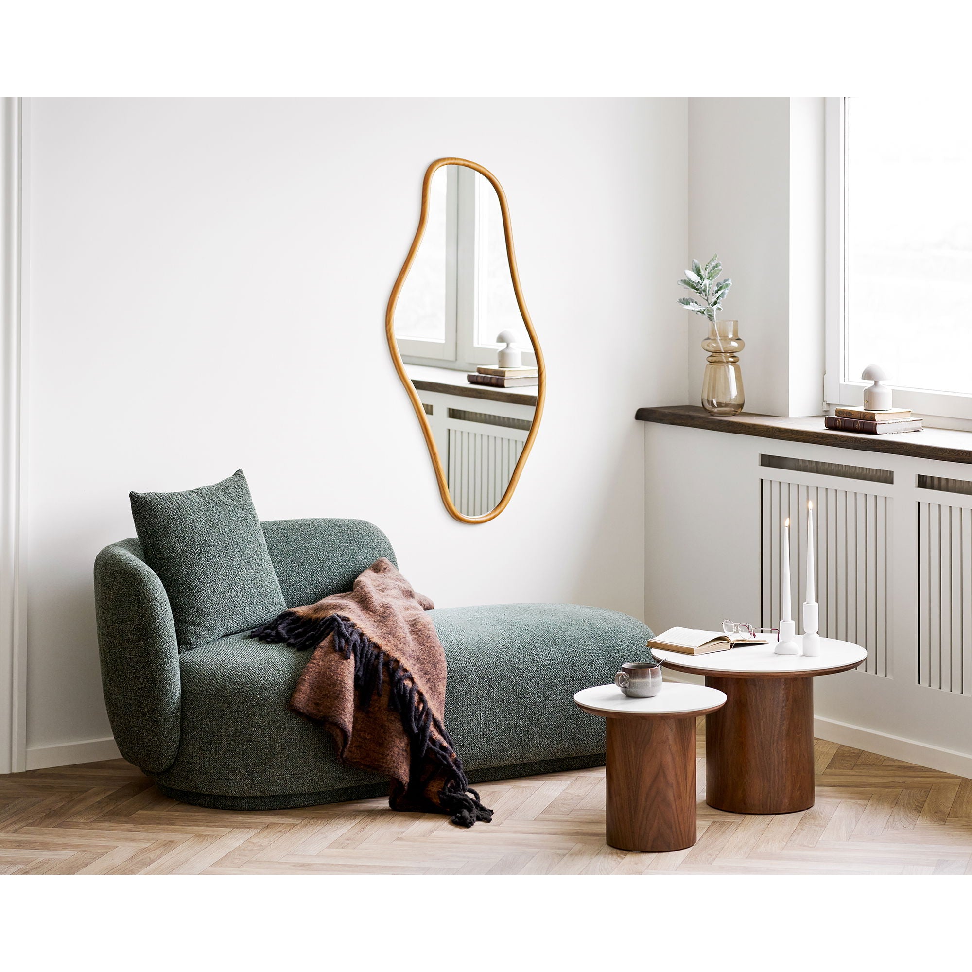 Rose Beistelltisch, Material: Teak