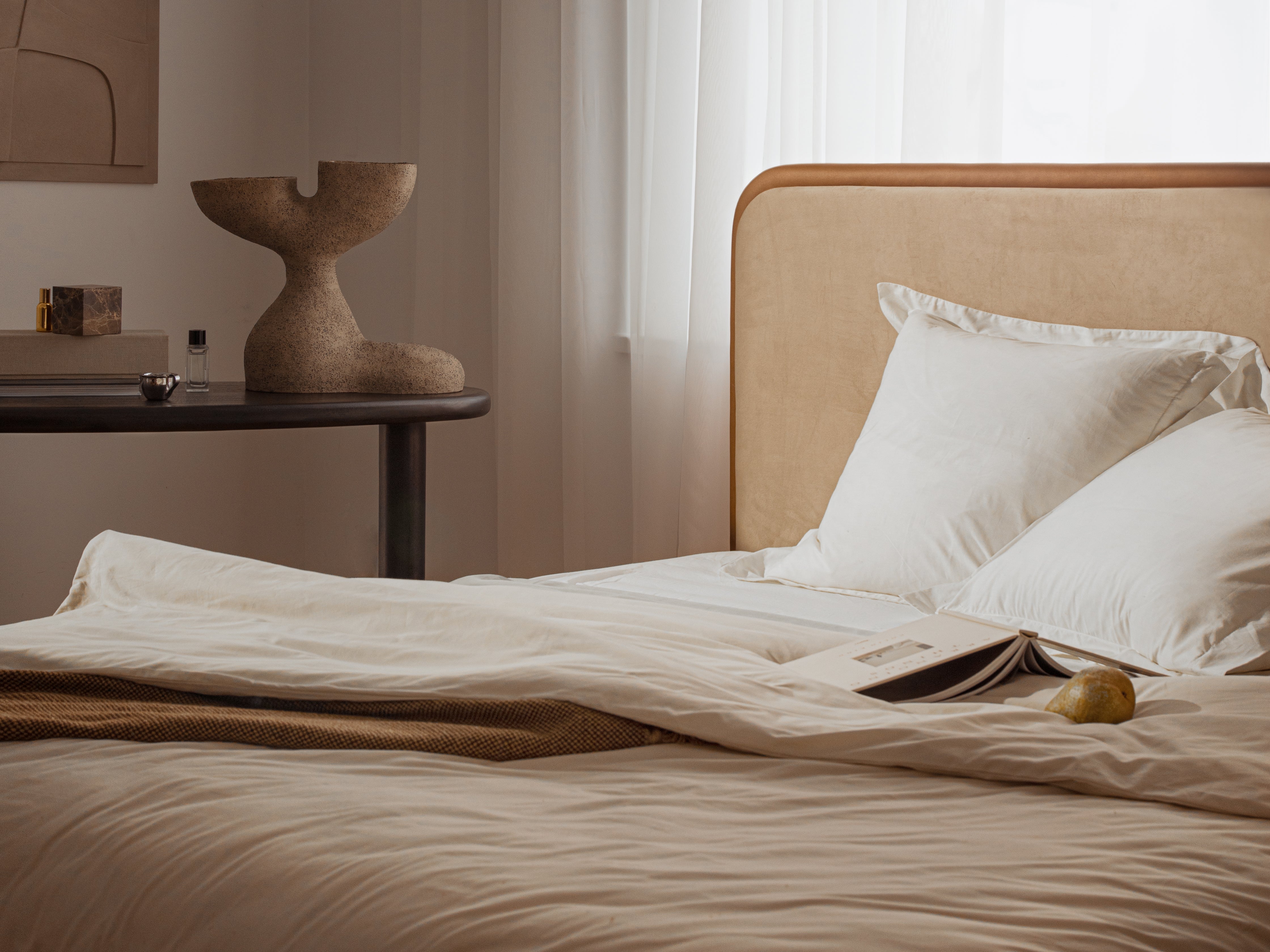 Bett Aveline, Material: Bouclé