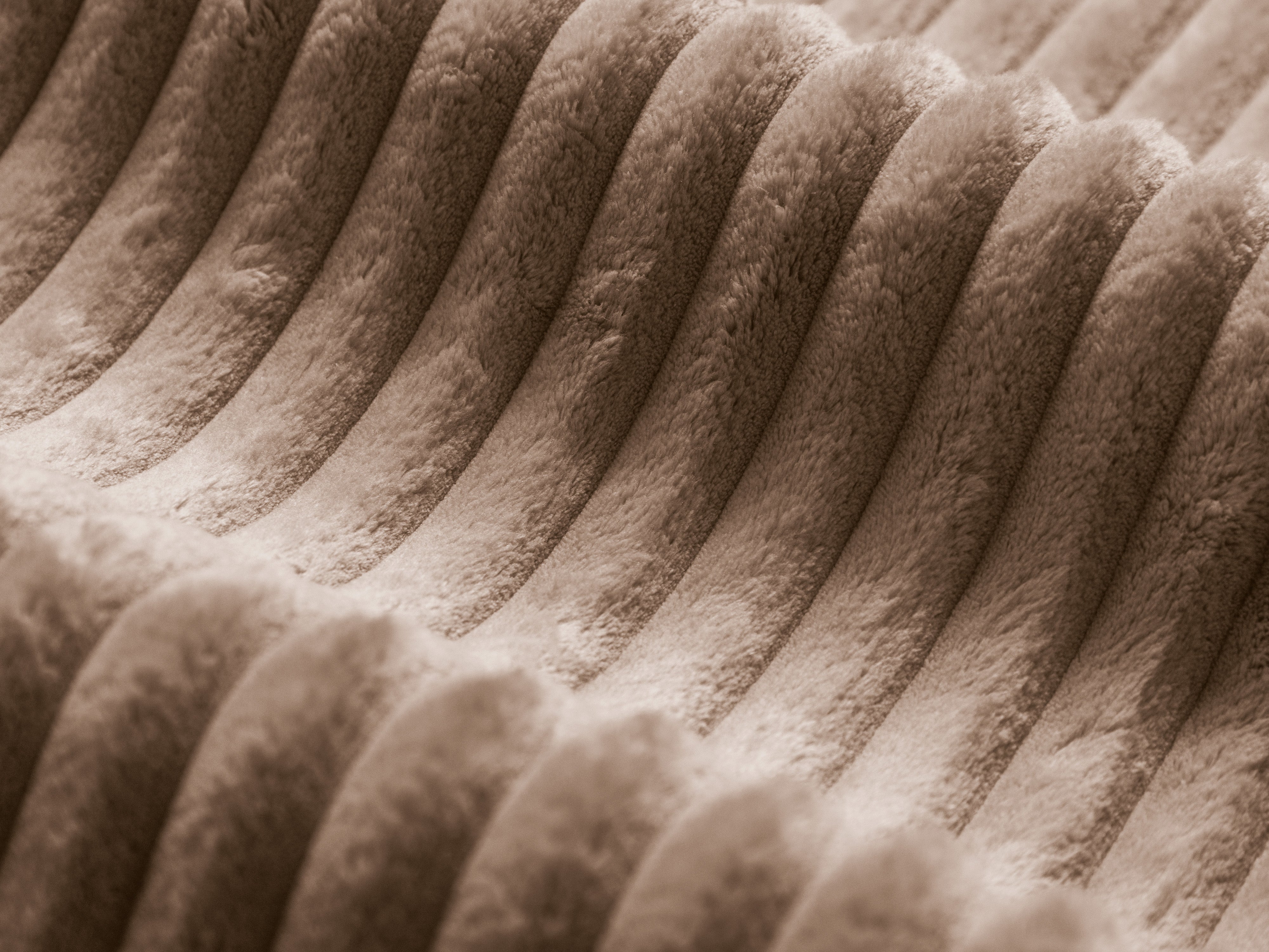 Bett Martina, Material: Rippenstoff