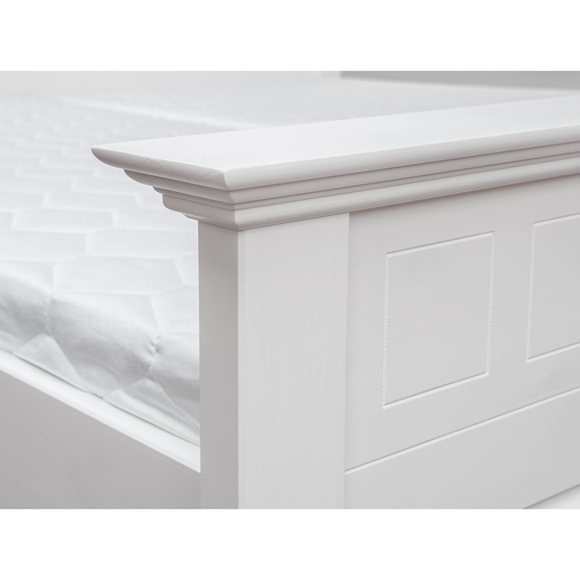Bett Belluno, Material: Massives Kiefernholz