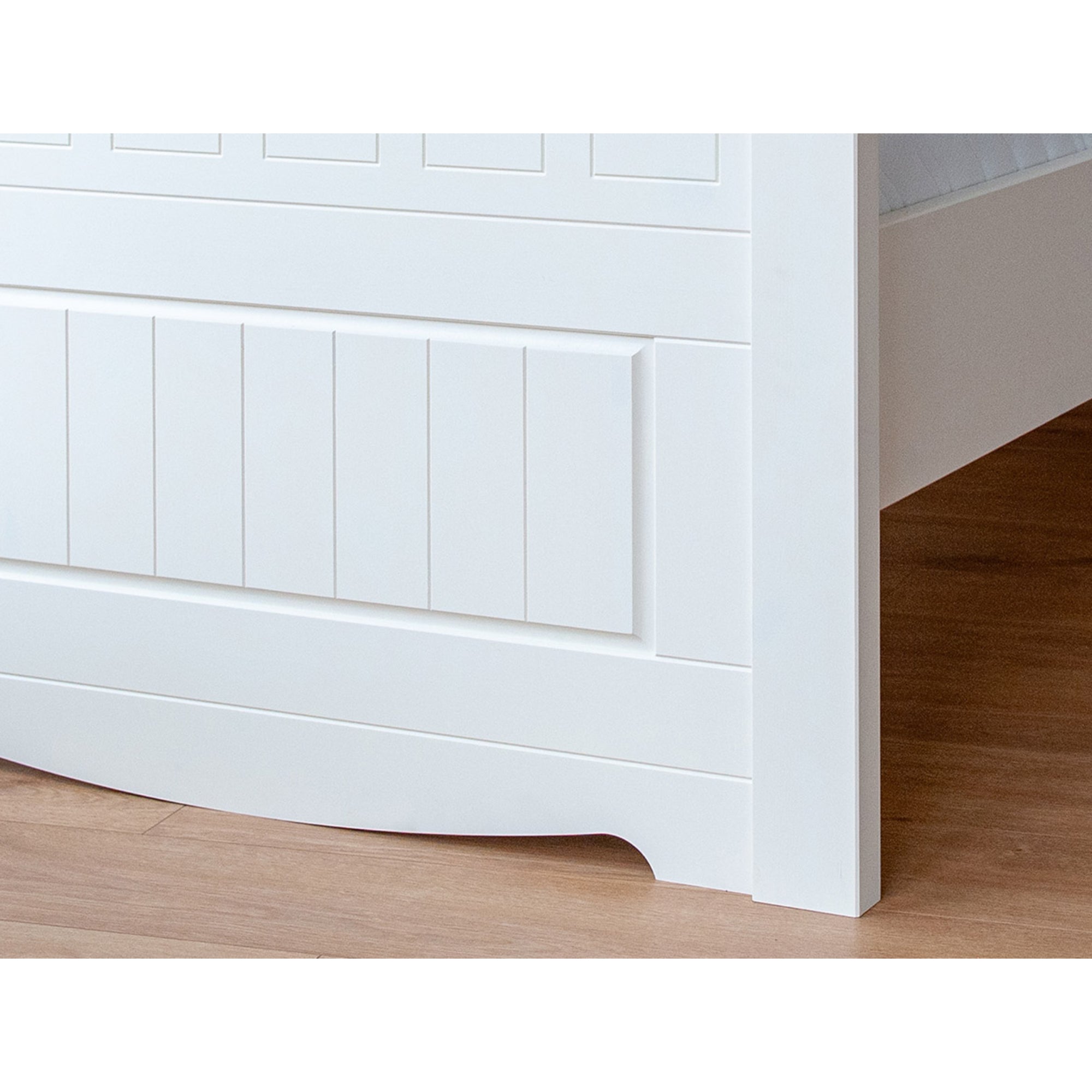 Bett Belluno, Material: Massives Kiefernholz