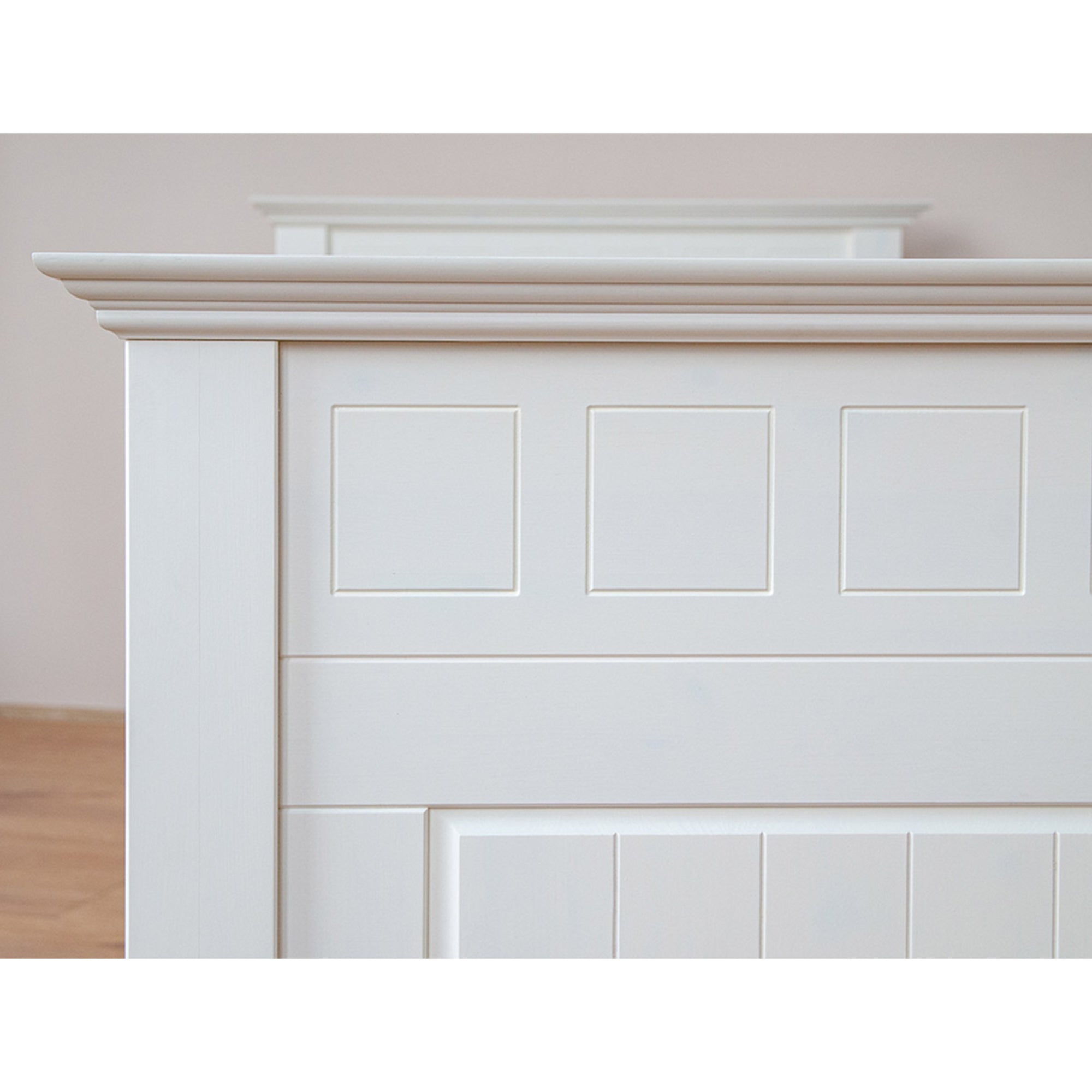 Bett Belluno, Material: Massives Kiefernholz