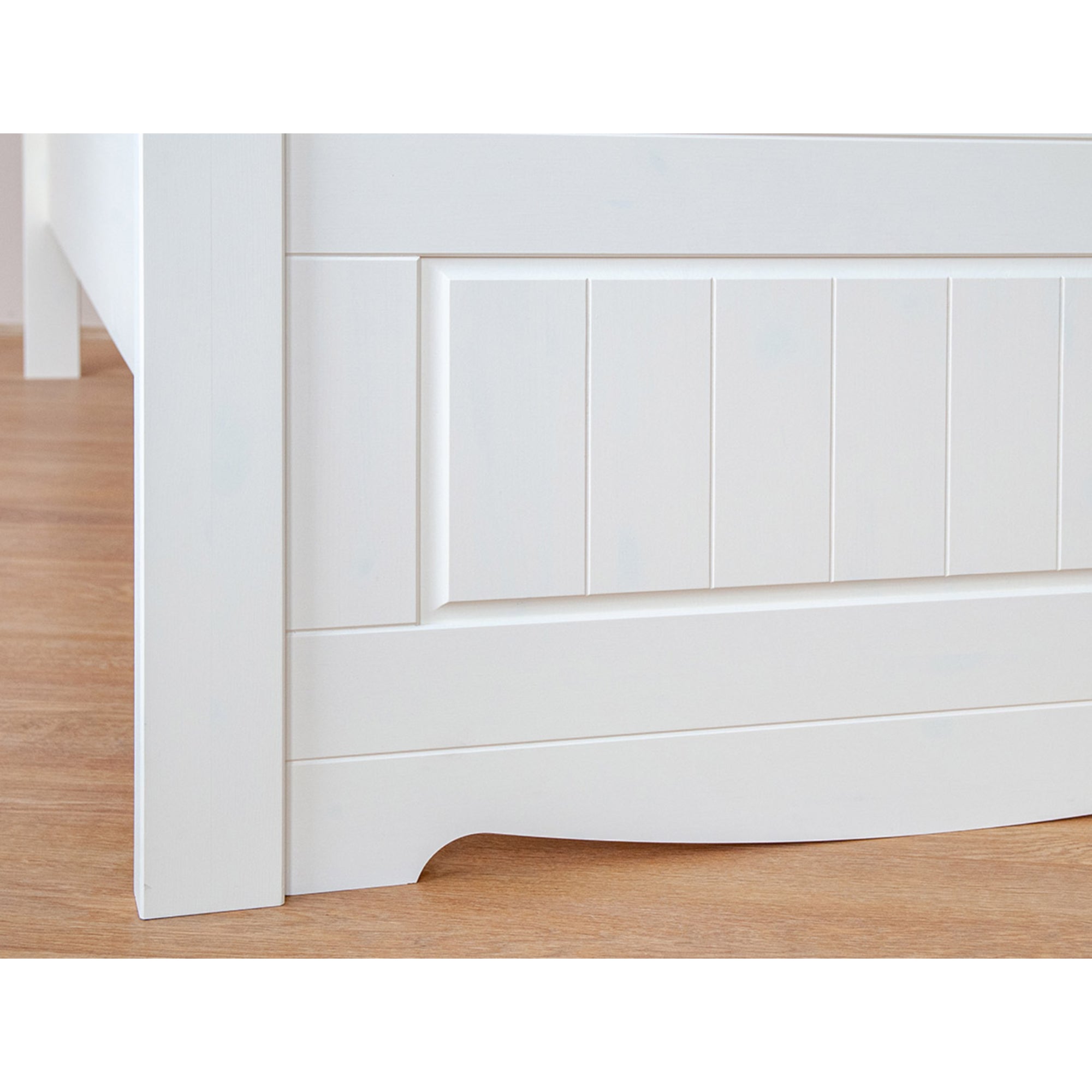 Bett Belluno, Material: Massives Kiefernholz