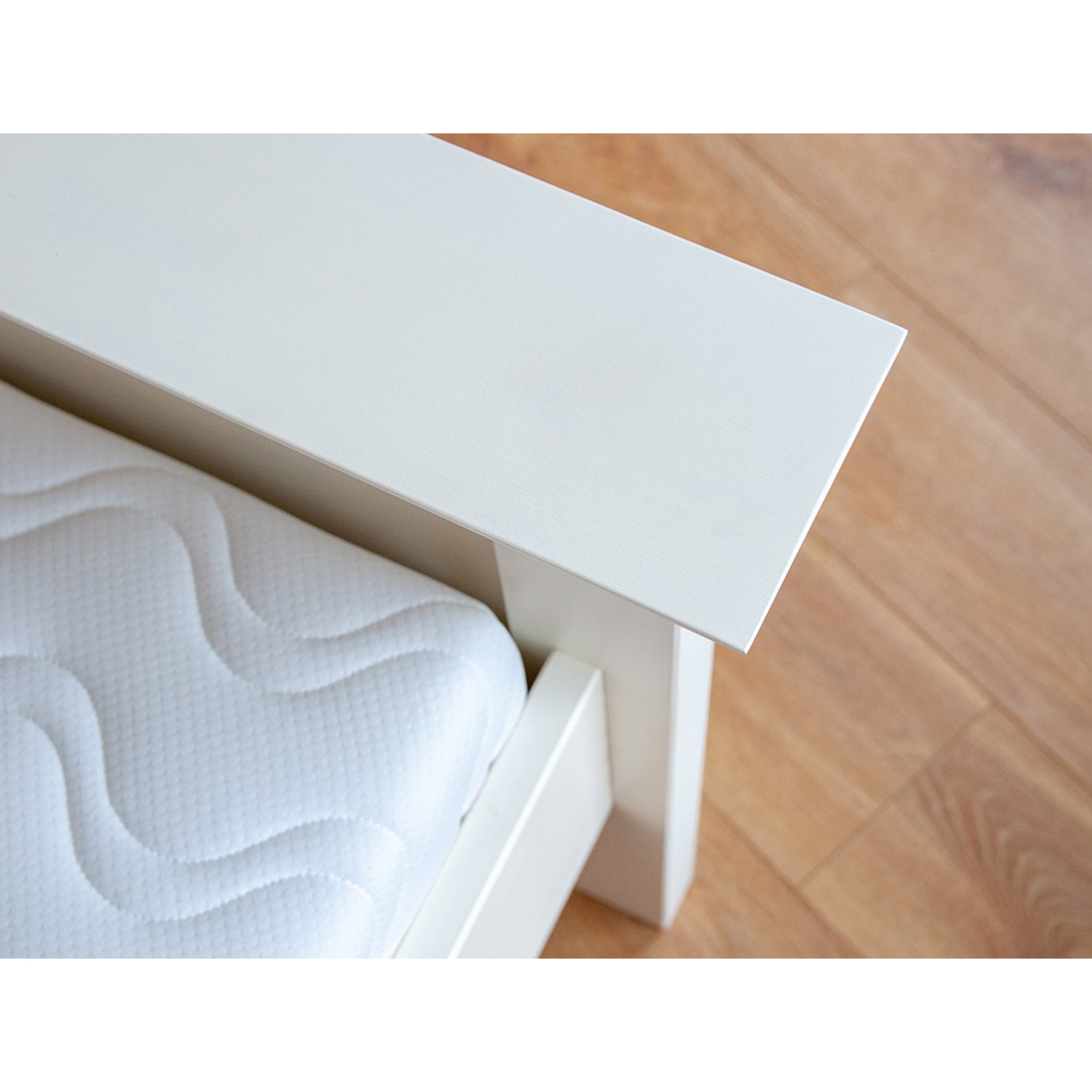 Bett Belluno, Material: Massives Kiefernholz