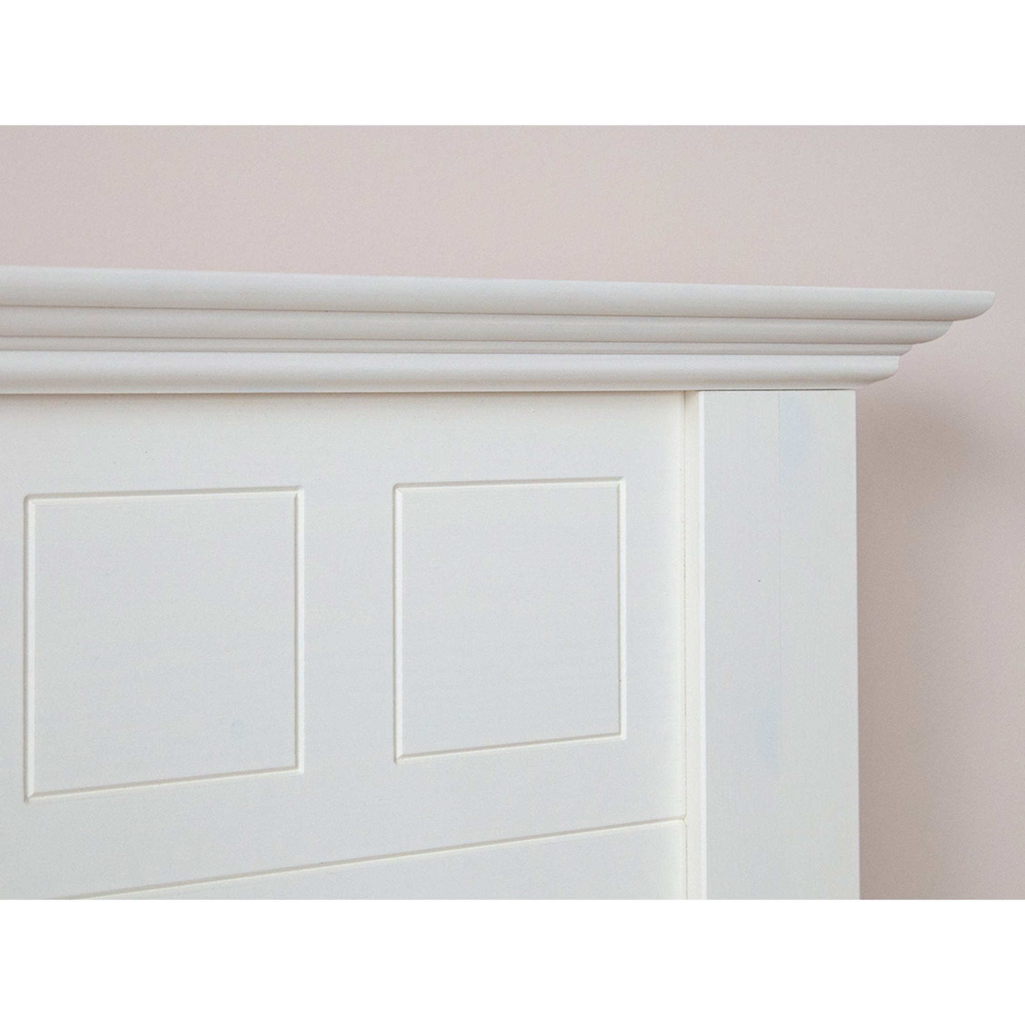 Bett Belluno, Material: Massives Kiefernholz