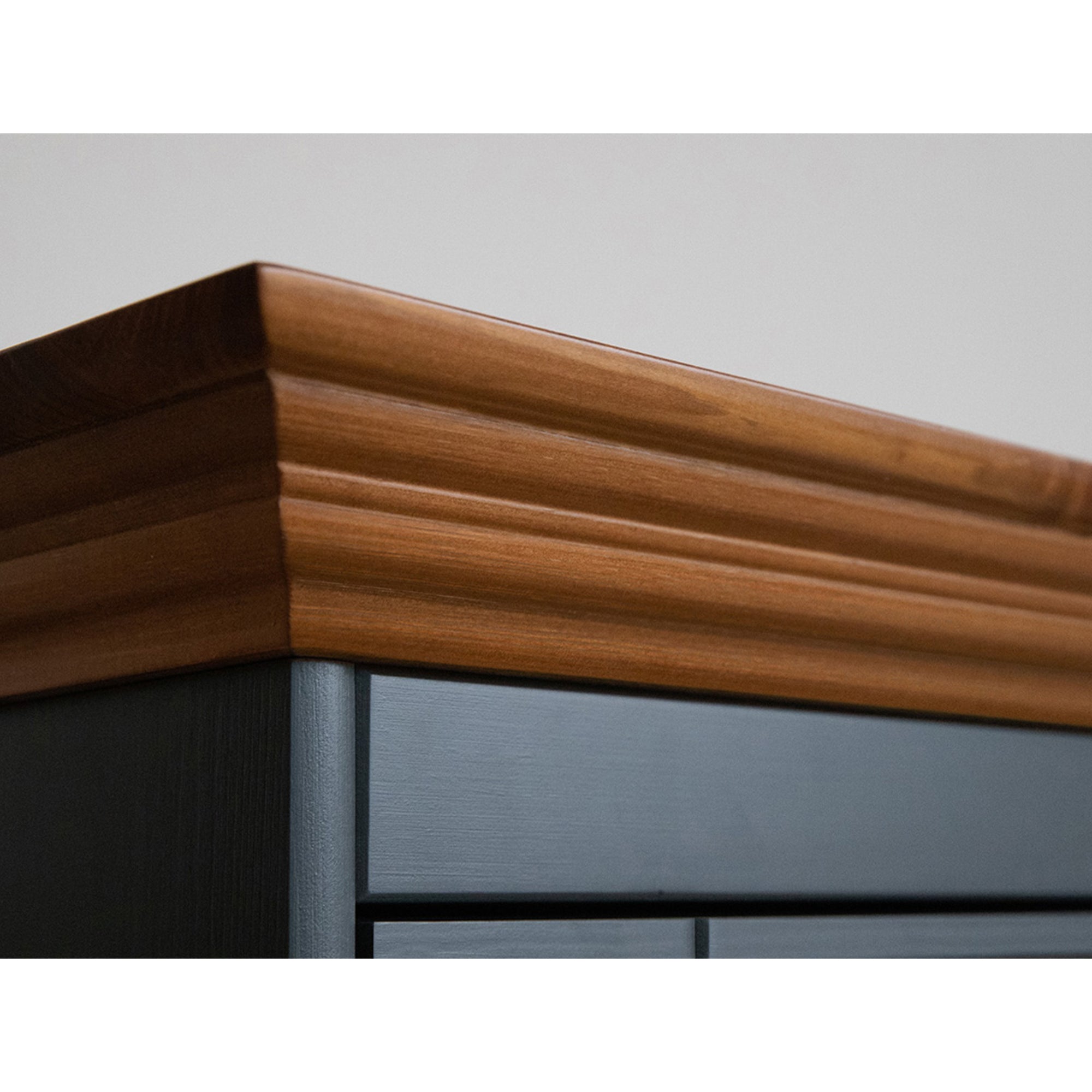 Vitrine Belluno 44,2x130,3 cm Material: Massives Kiefernholz