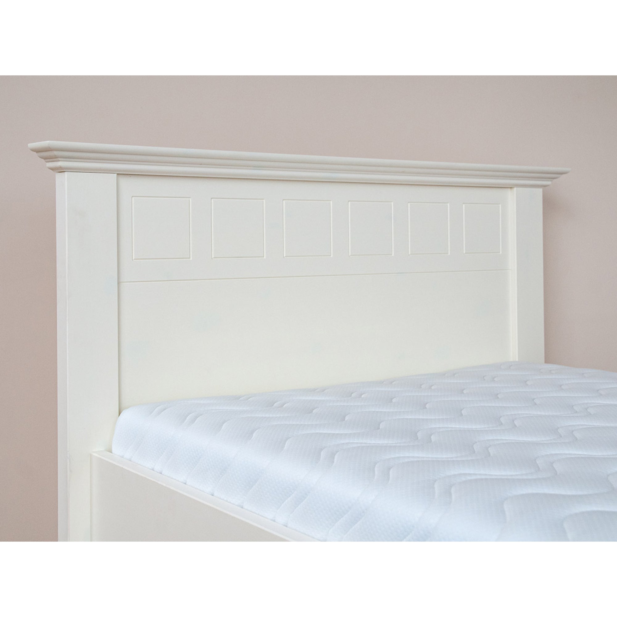 Bett Belluno, Material: Massives Kiefernholz