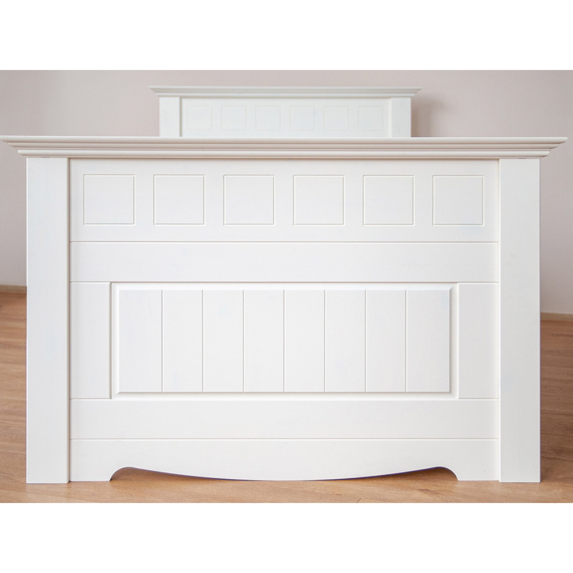 Bett Belluno, Material: Massives Kiefernholz