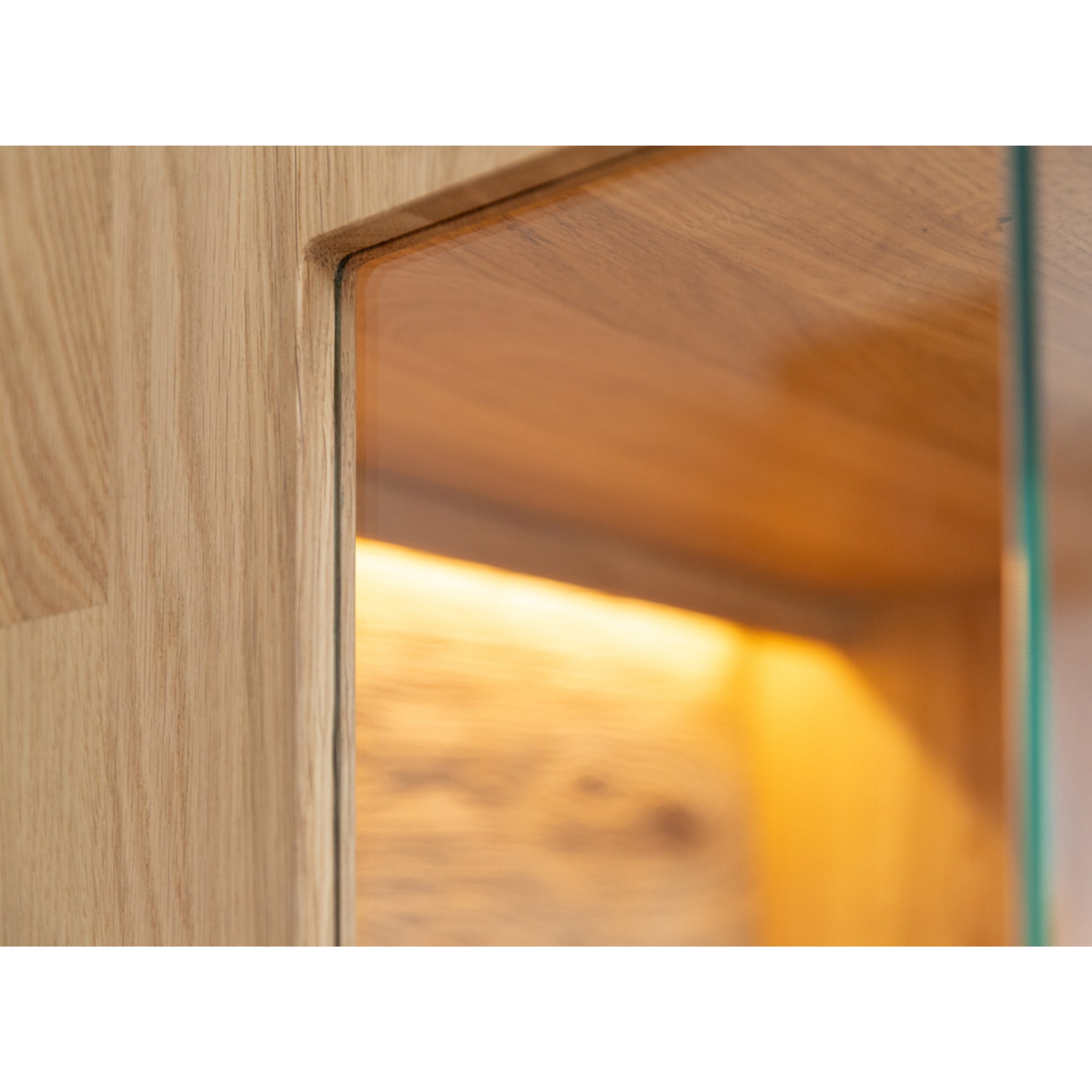 Vitrine Tirano 39x147 cm, Material: Massivholz Eiche