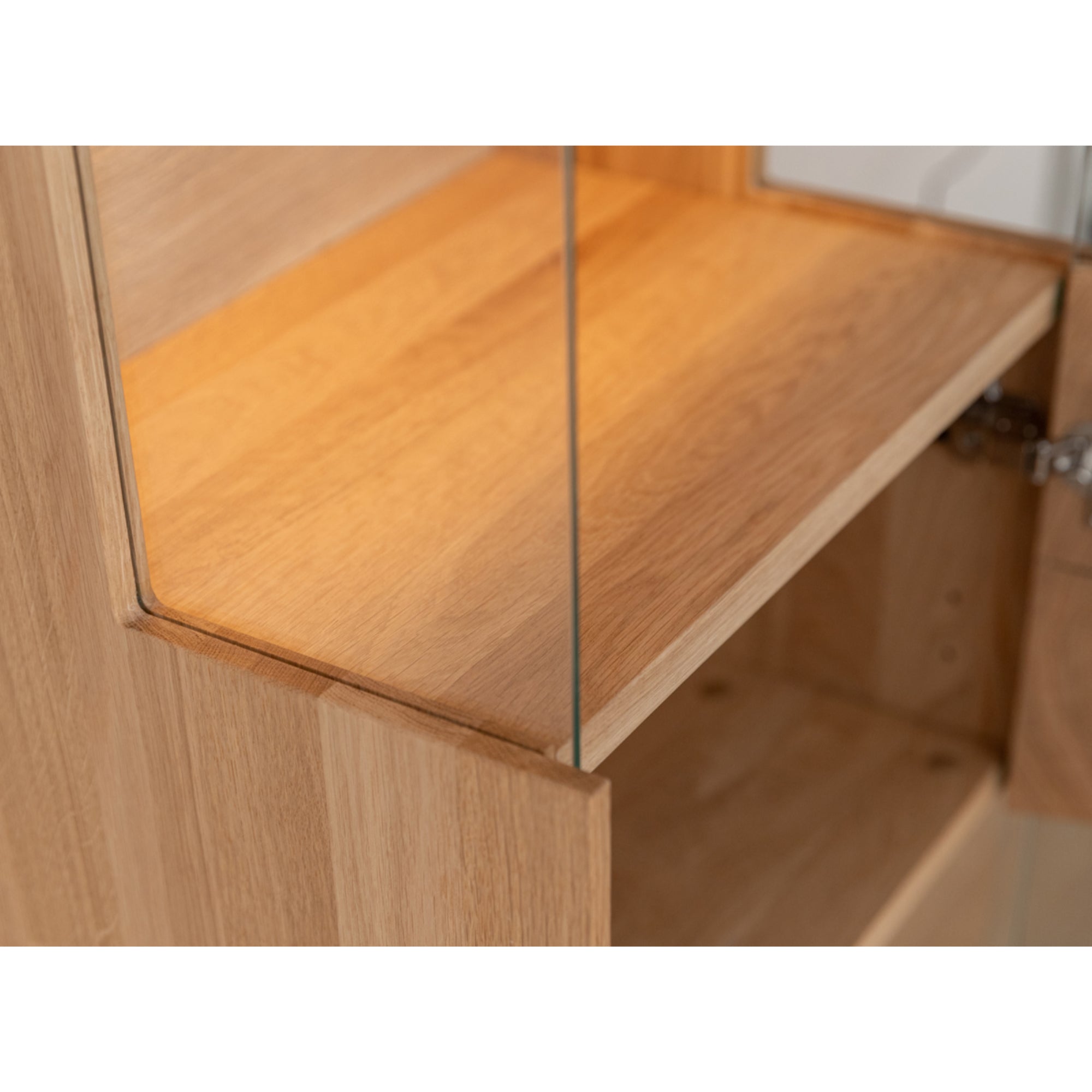Vitrine Tirano 33x142 cm, Material: Massivholz Eiche