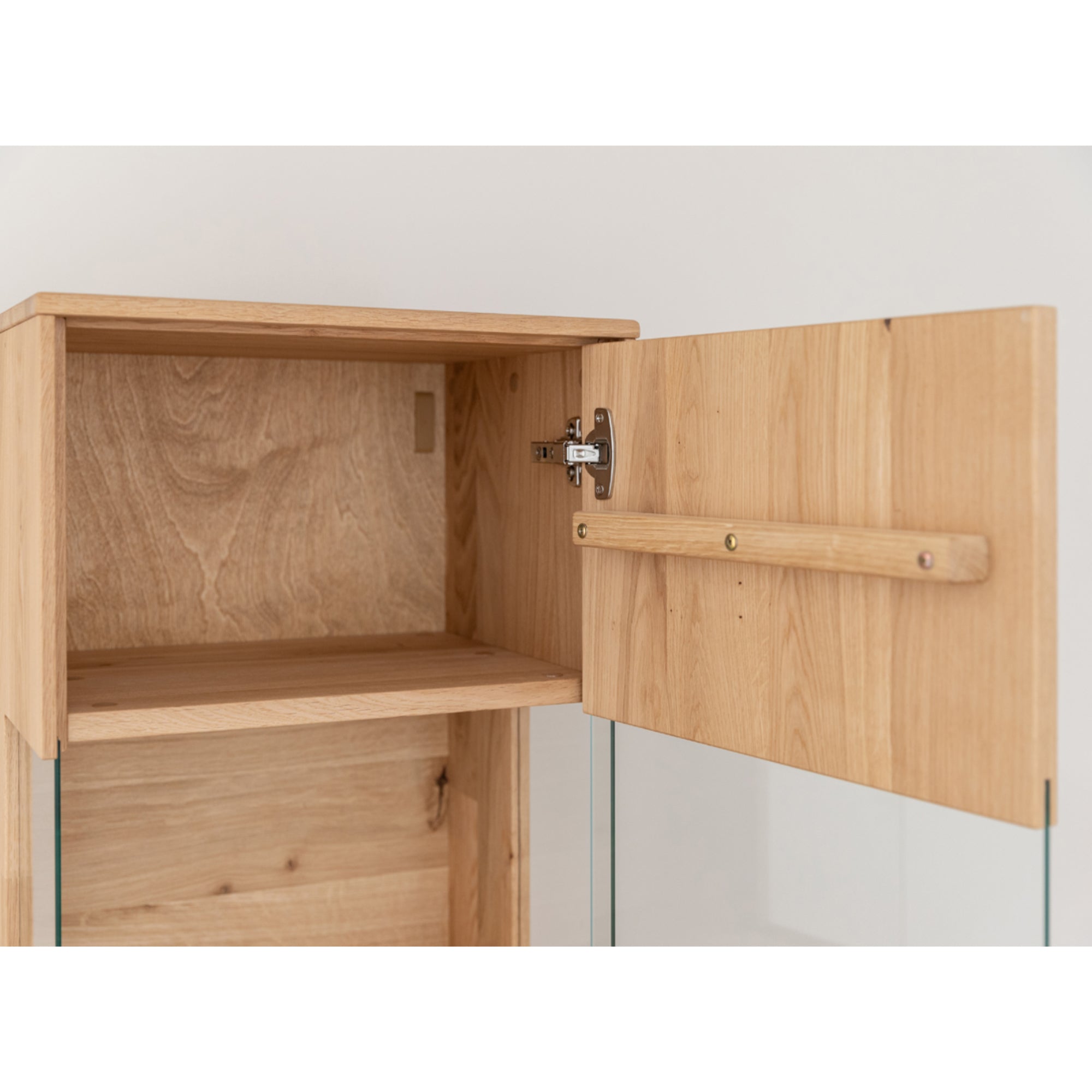 Vitrine Tirano 33x142 cm, Material: Massivholz Eiche