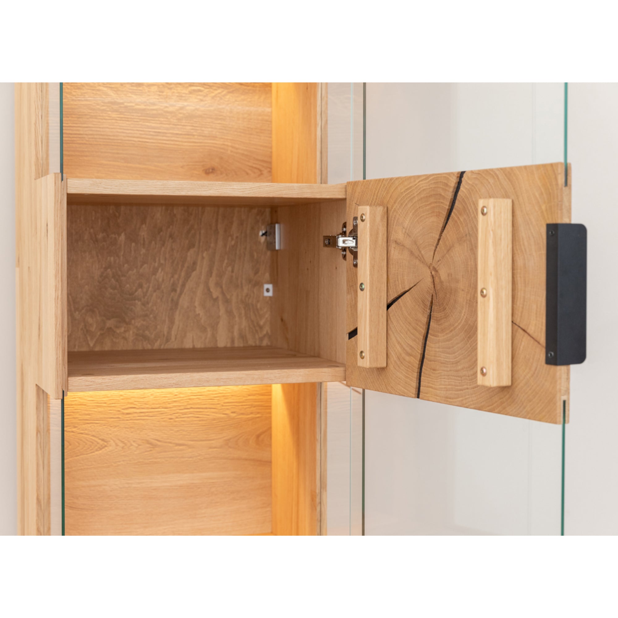 Vitrine Tirano 33x142 cm, Material: Massivholz Eiche