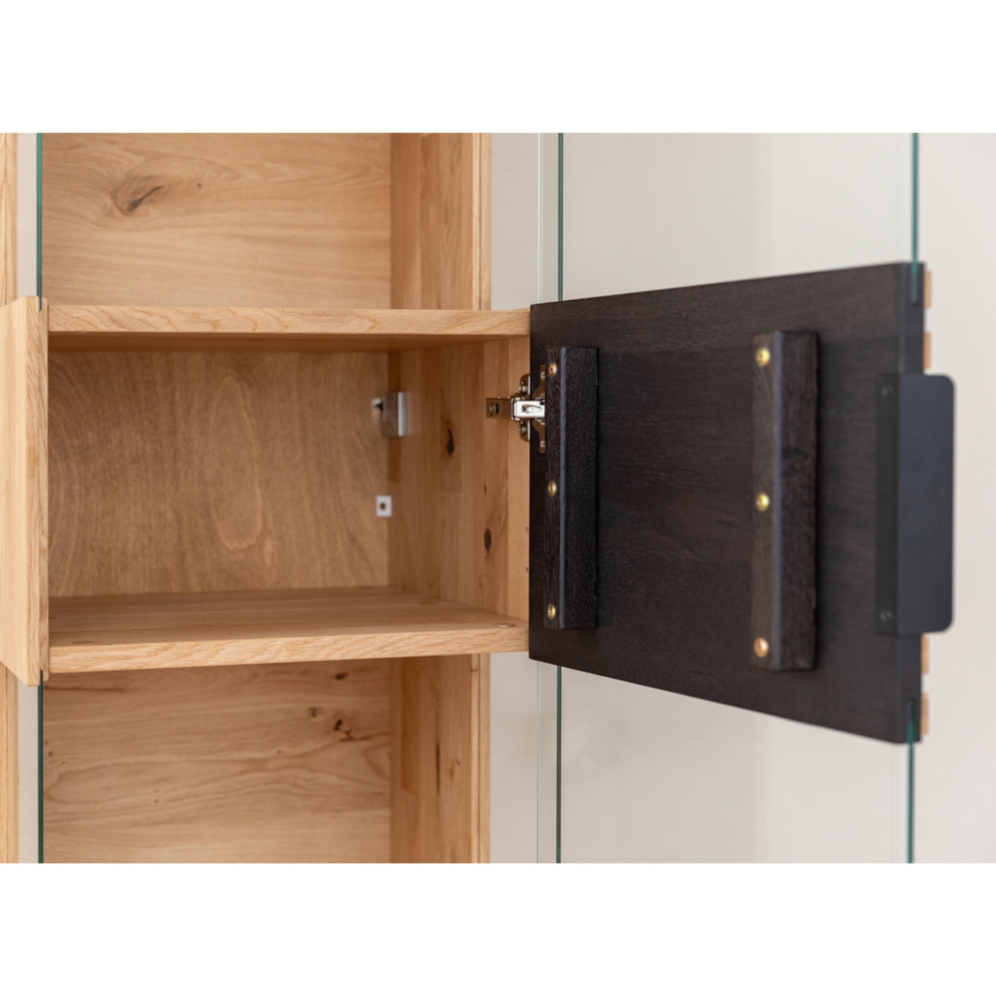 Vitrine Tirano 33x142 cm, Material: Massivholz Eiche