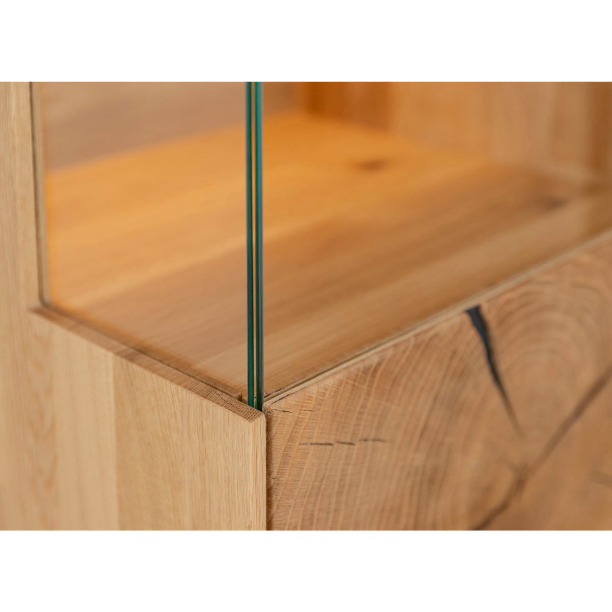 Vitrine Tirano 39x147 cm, Material: Massivholz Eiche