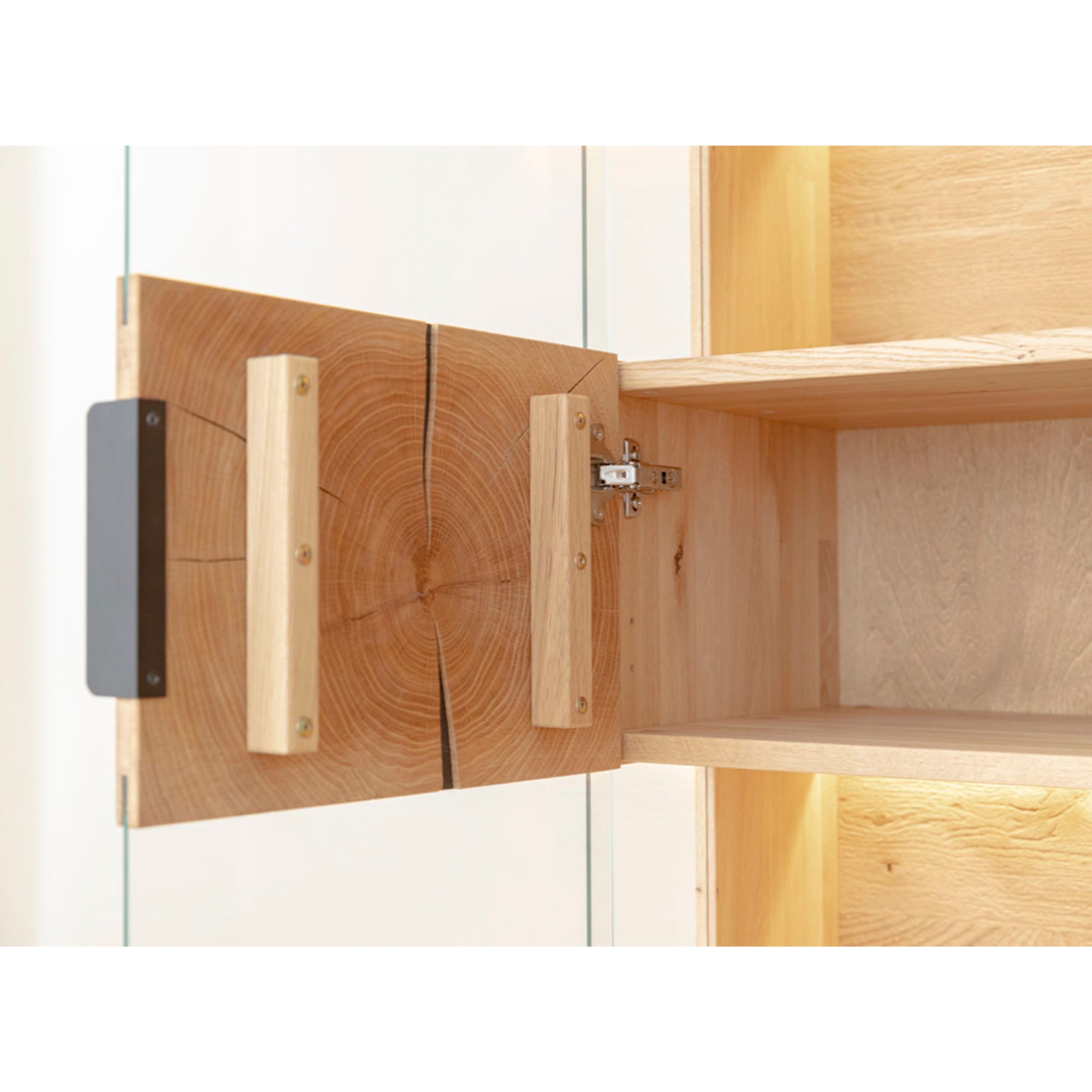Vitrine Tirano 39x147 cm, Material: Massivholz Eiche