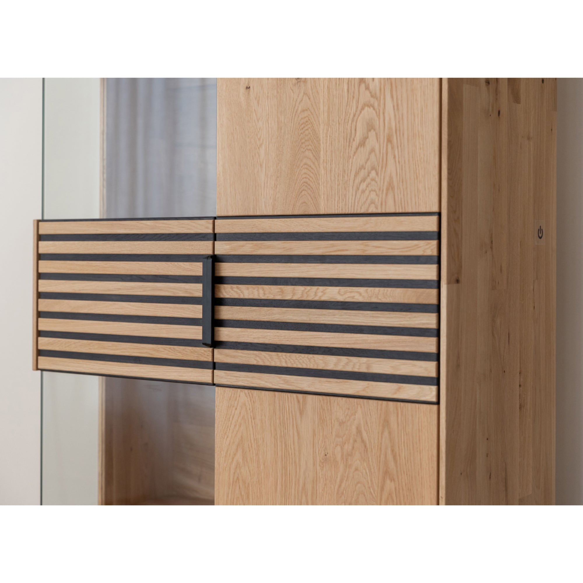 Vitrine Tirano 39x147 cm, Material: Massivholz Eiche
